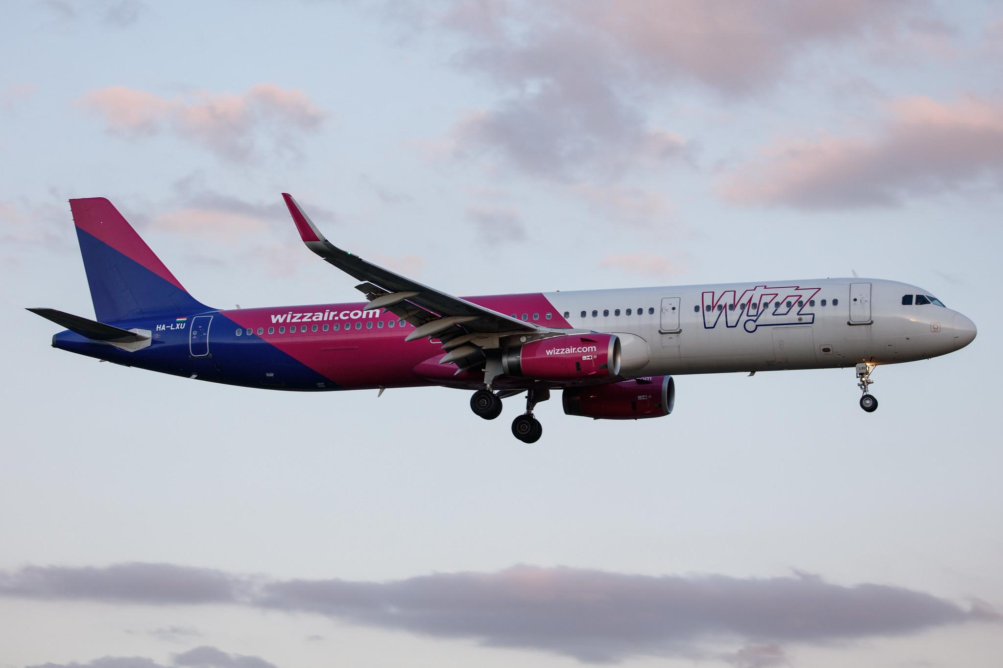 Hamburg Airport: Wizz Air (W6 / WZZ) |  Airbus A321-231 A321 | HA-LXU | MSN 7763