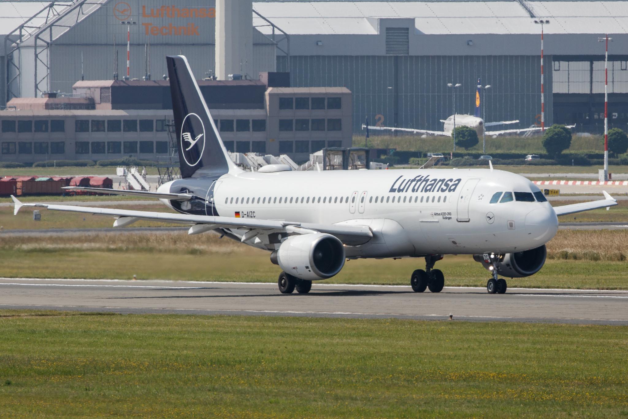 Hamburg Airport: Lufthansa (LH / DLH) |  Airbus A320-214 A320 | D-AIZC | MSN 4153