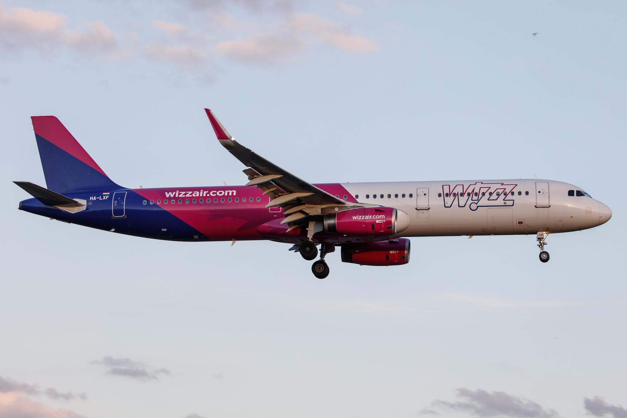 Hamburg Airport: Wizz Air (W6 / WZZ) |  Airbus A321-231 A321 | HA-LXF | MSN 7155