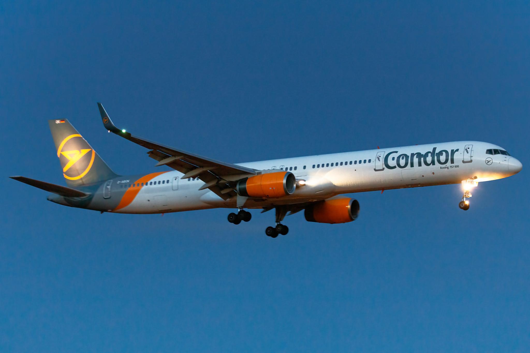 Hamburg Airport: Condor (DE / CFG) |  Boeing 757-330 B753 | D-ABOK | MSN 29020