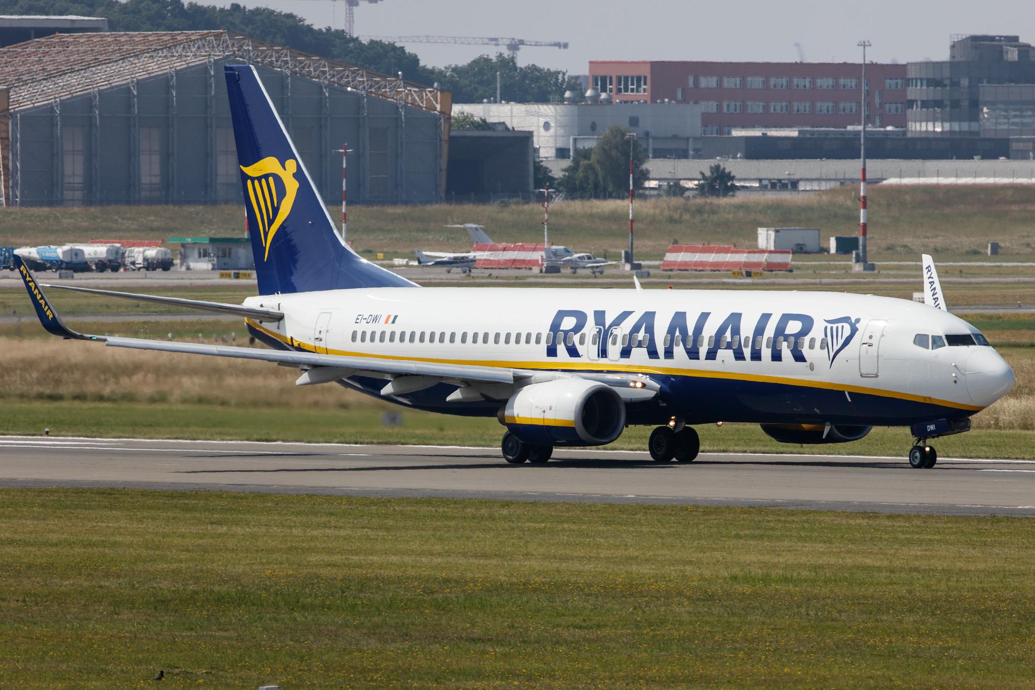 Hamburg Airport: Ryanair (FR / RYR) |  Boeing 737-8AS B738 | EI-DWI | MSN 33643