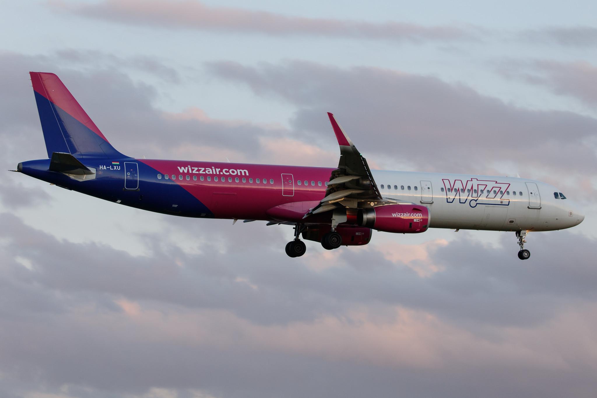 Hamburg Airport: Wizz Air (W6 / WZZ) |  Airbus A321-231 A321 | HA-LXU | MSN 7763