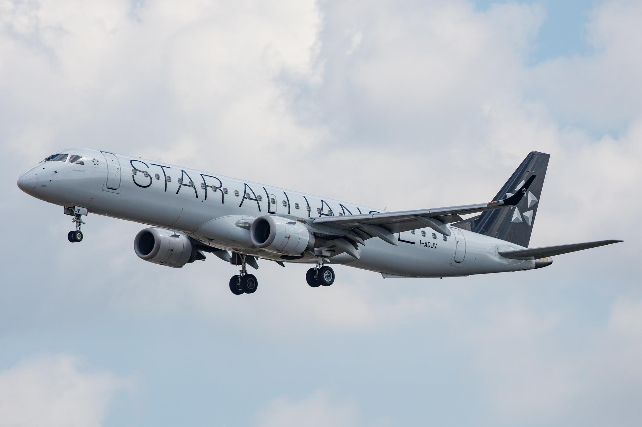 Frankfurt Airport: Air Dolomiti (EN / DLA) |  Livery: Star Alliance Livery |  Embraer E195LR E195 | I-ADJV | MSN 19000308
