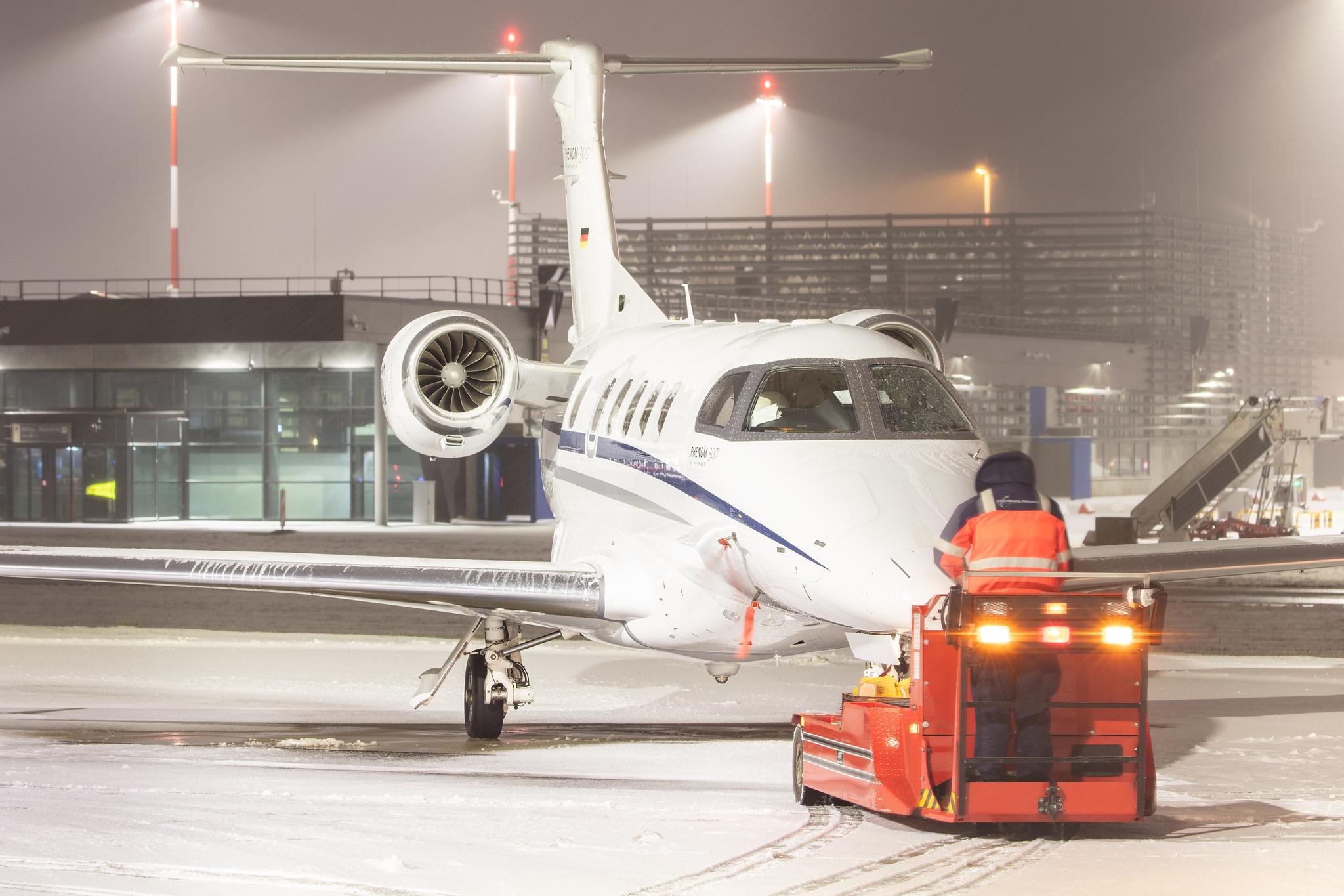 Hamburg Airport: Air Hamburg (/ AHO) |  Embraer Phenom 300 E55P | D-CHIC | MSN 50500096