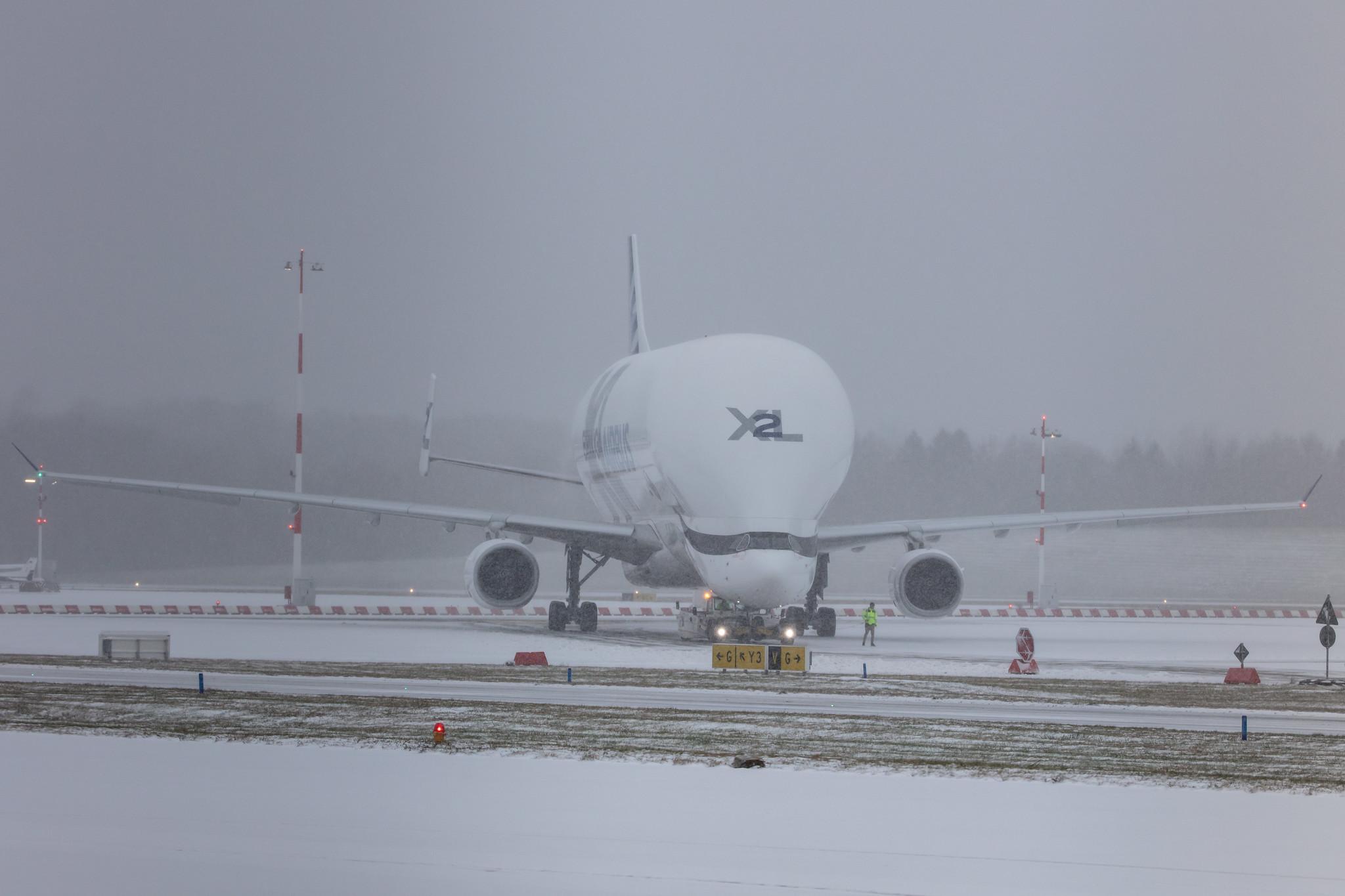 Hamburg Airport: Airbus Transport International (4Y / BGA) |  Airbus A330-743L Beluga XL A337 | F-GXLH | MSN 1853