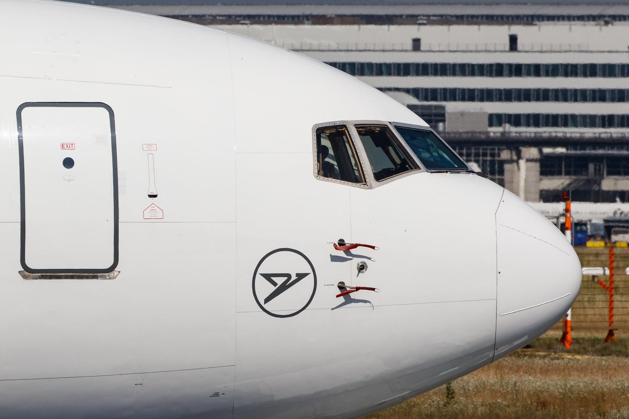 Frankfurt Airport: Condor (DE / CFG) |  Boeing 767-330(ER) B763 | D-ABUF | MSN 26985