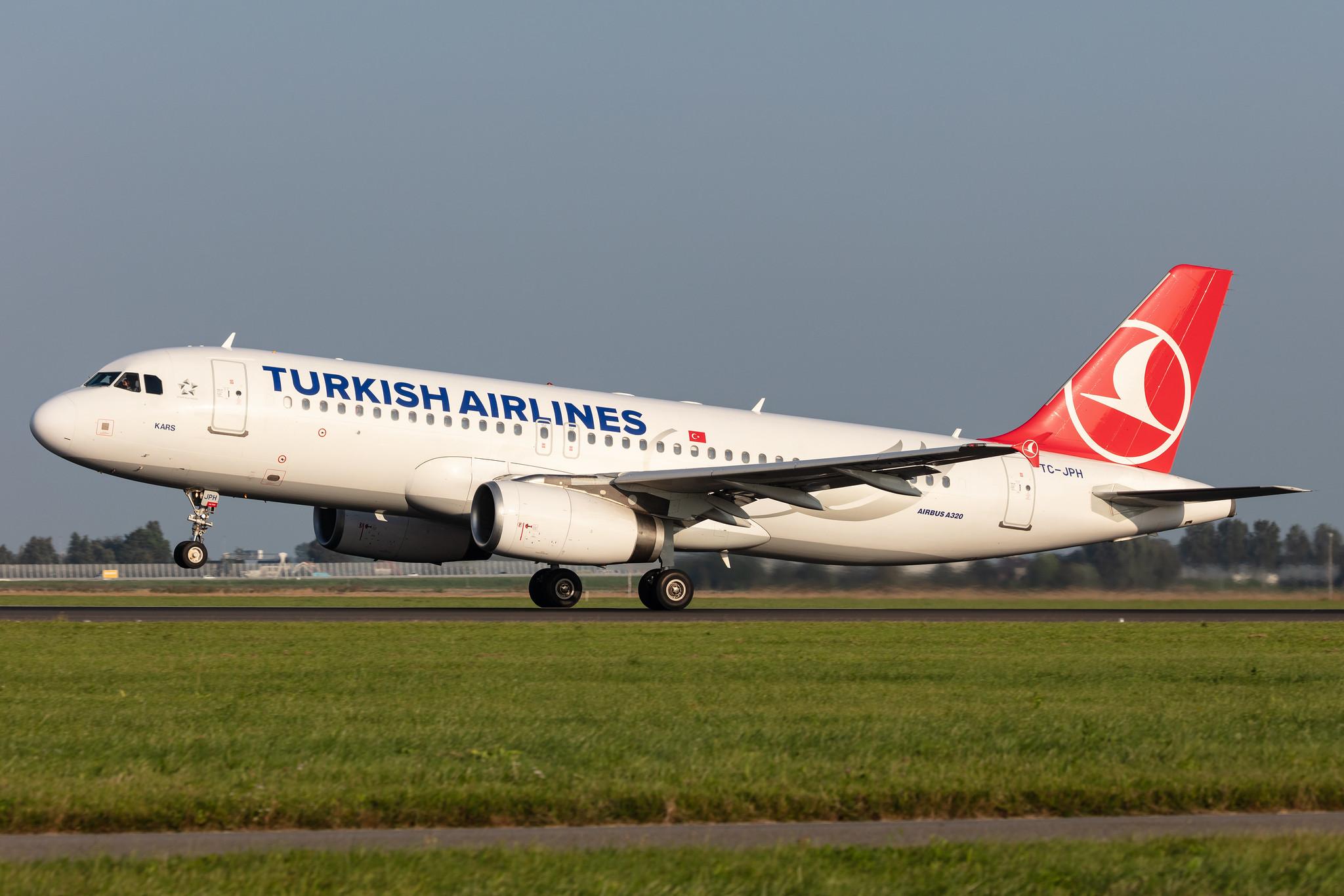 Amsterdam Schiphol: Turkish Airlines (TK / THY) |  Airbus A320-232 A320 | TC-JPH | MSN 3185