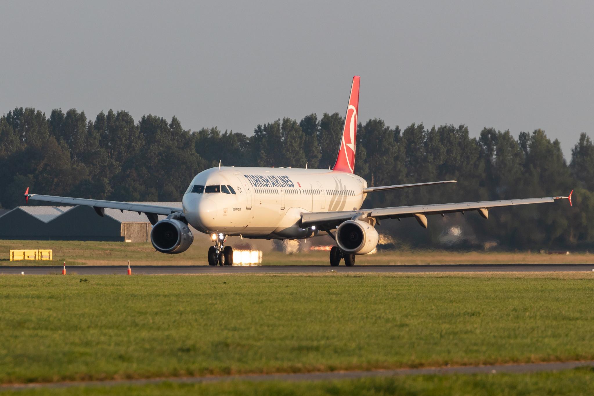 Amsterdam Schiphol: Turkish Airlines (TK / THY) |  Airbus A321-231 A321 | TC-JRE | MSN 3126
