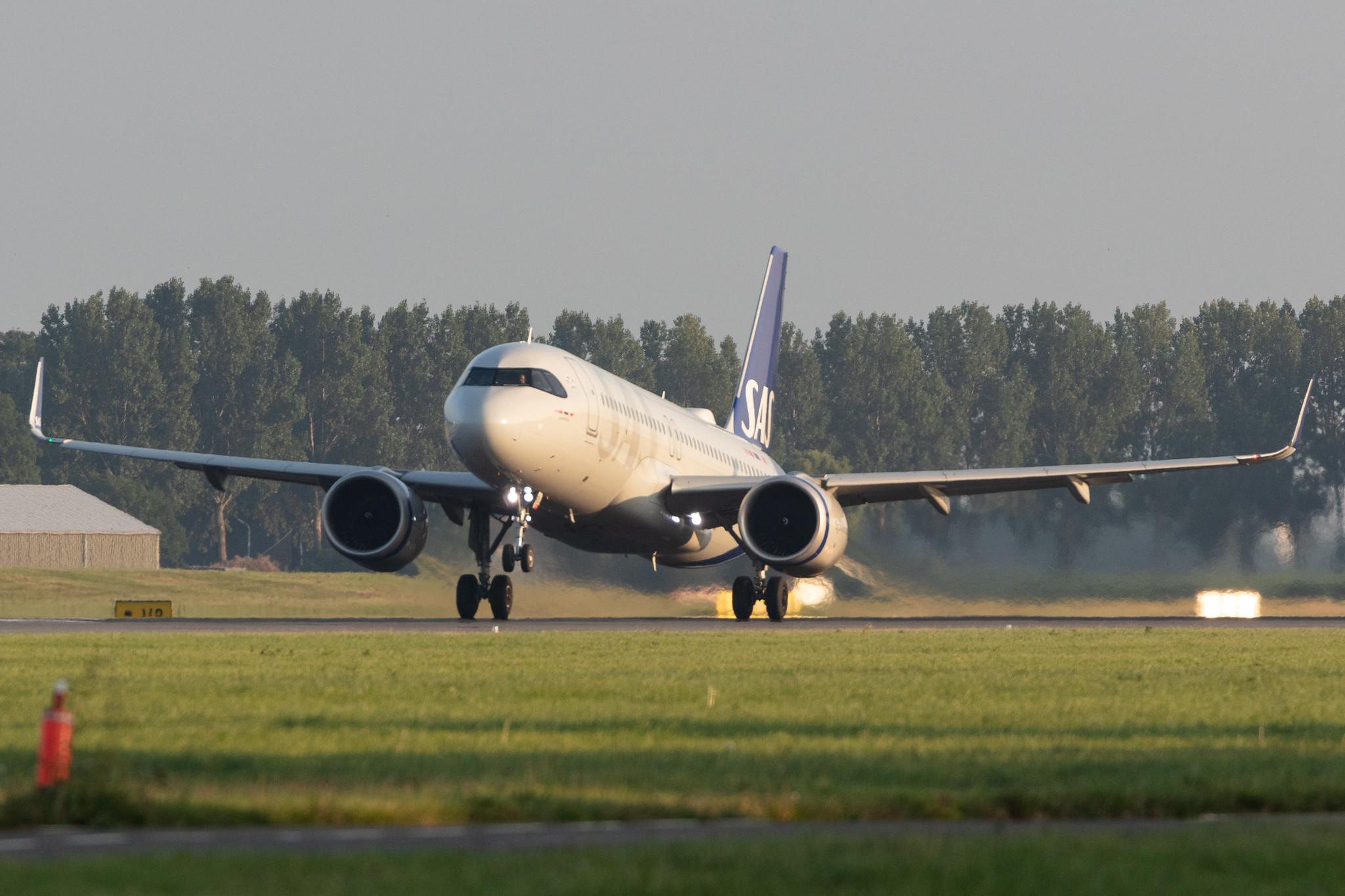 Amsterdam Schiphol: SAS (SK / SAS) |  Airbus A320-251N A20N | SE-ROJ | MSN 9312