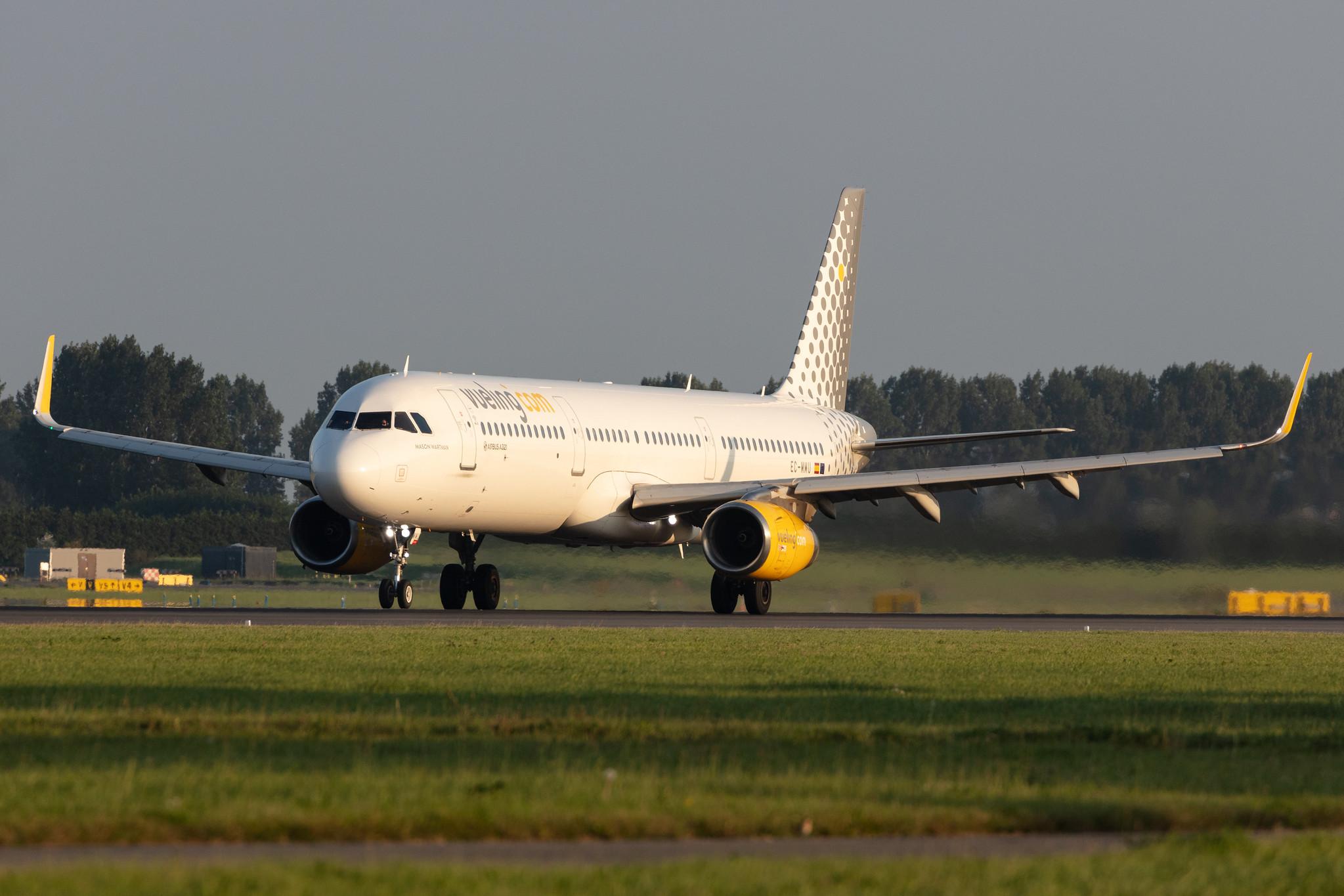 Amsterdam Schiphol: Vueling (VY / VLG) |  Airbus A321-231 A321 | EC-MMU | MSN 07218
