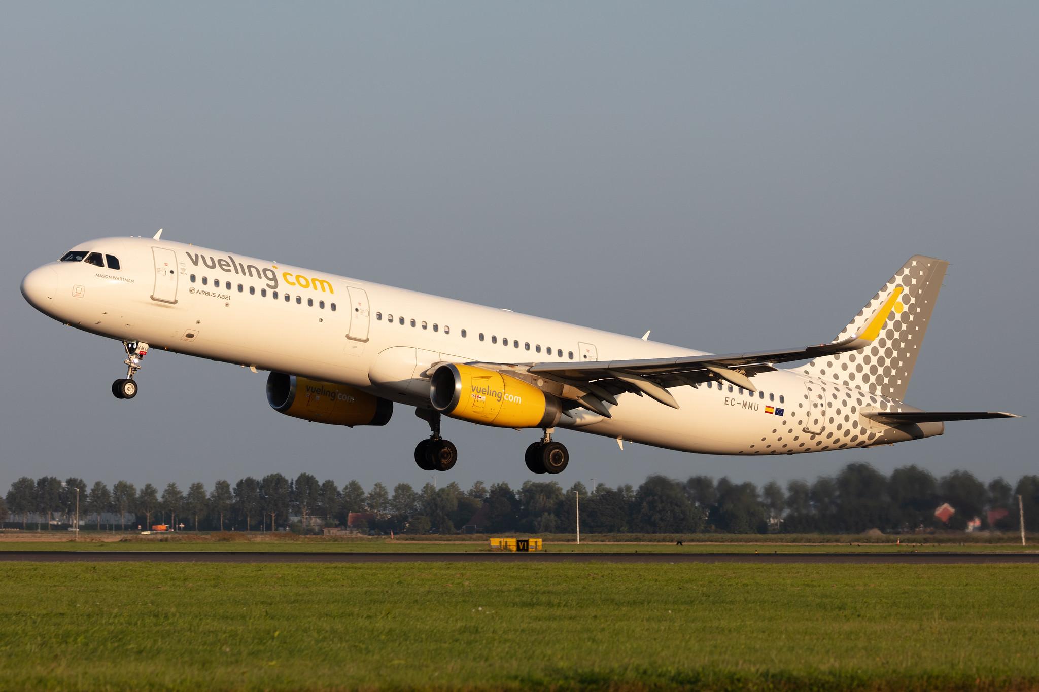 Amsterdam Schiphol: Vueling (VY / VLG) |  Airbus A321-231 A321 | EC-MMU | MSN 07218