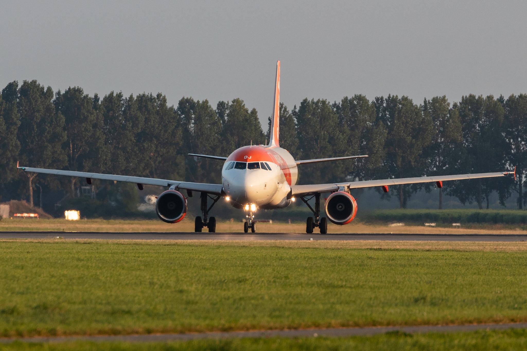 Amsterdam Schiphol: easyJet (U2 / EZY) |  Airbus A319-111 A319 | G-EZDJ | MSN 3544