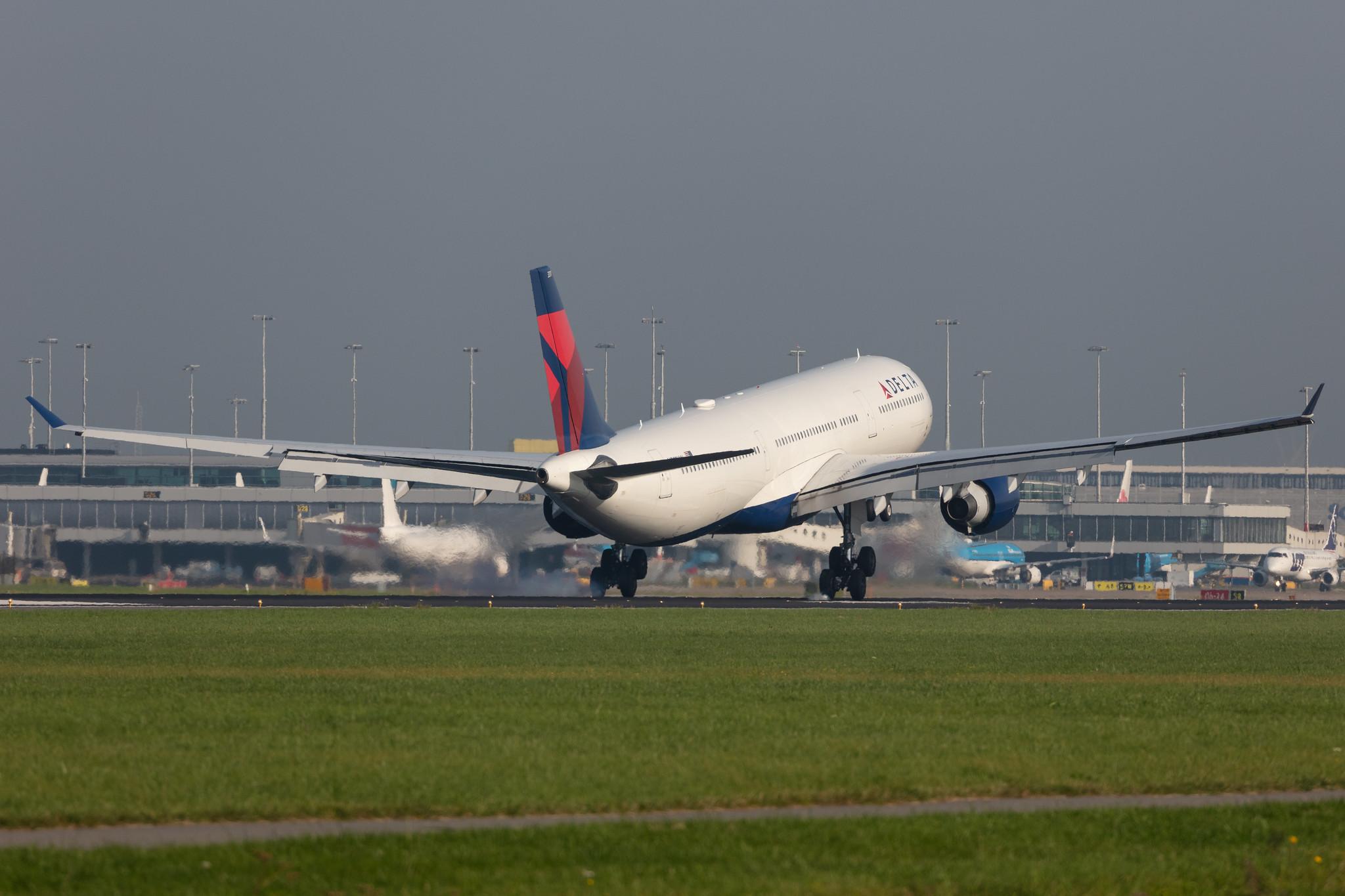 Amsterdam Schiphol: Delta Air Lines (DL / DAL) |  Airbus A330-323 A333 | N811NW | MSN 0690