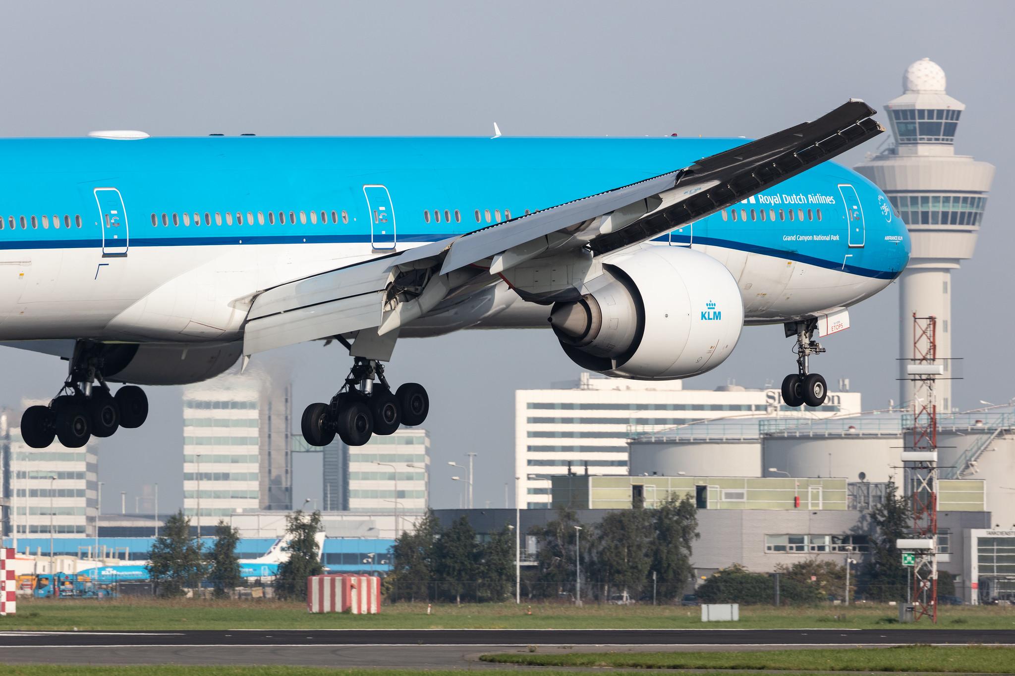Amsterdam Schiphol: KLM (KL / KLM) |  Boeing 777-306(ER) B77W | PH-BVU | MSN 61702