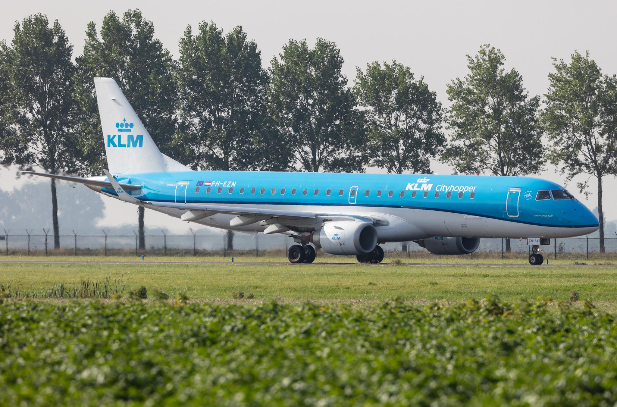 Amsterdam Schiphol: KLM (KL / KLM) | Operator: KLM Cityhopper |  Embraer E190STD E190 | PH-EZN | MSN 19000342