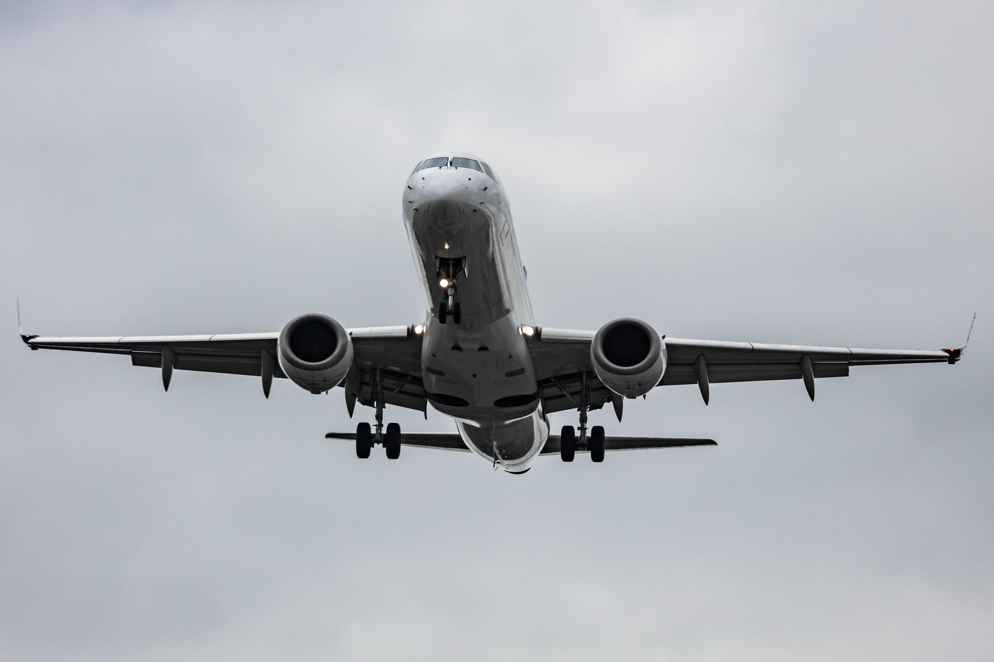 Hamburg Airport: Lufthansa (LH / DLH) | Operator: Lufthansa CityLine |  Embraer E190LR E190 | D-AECH | MSN 19000376