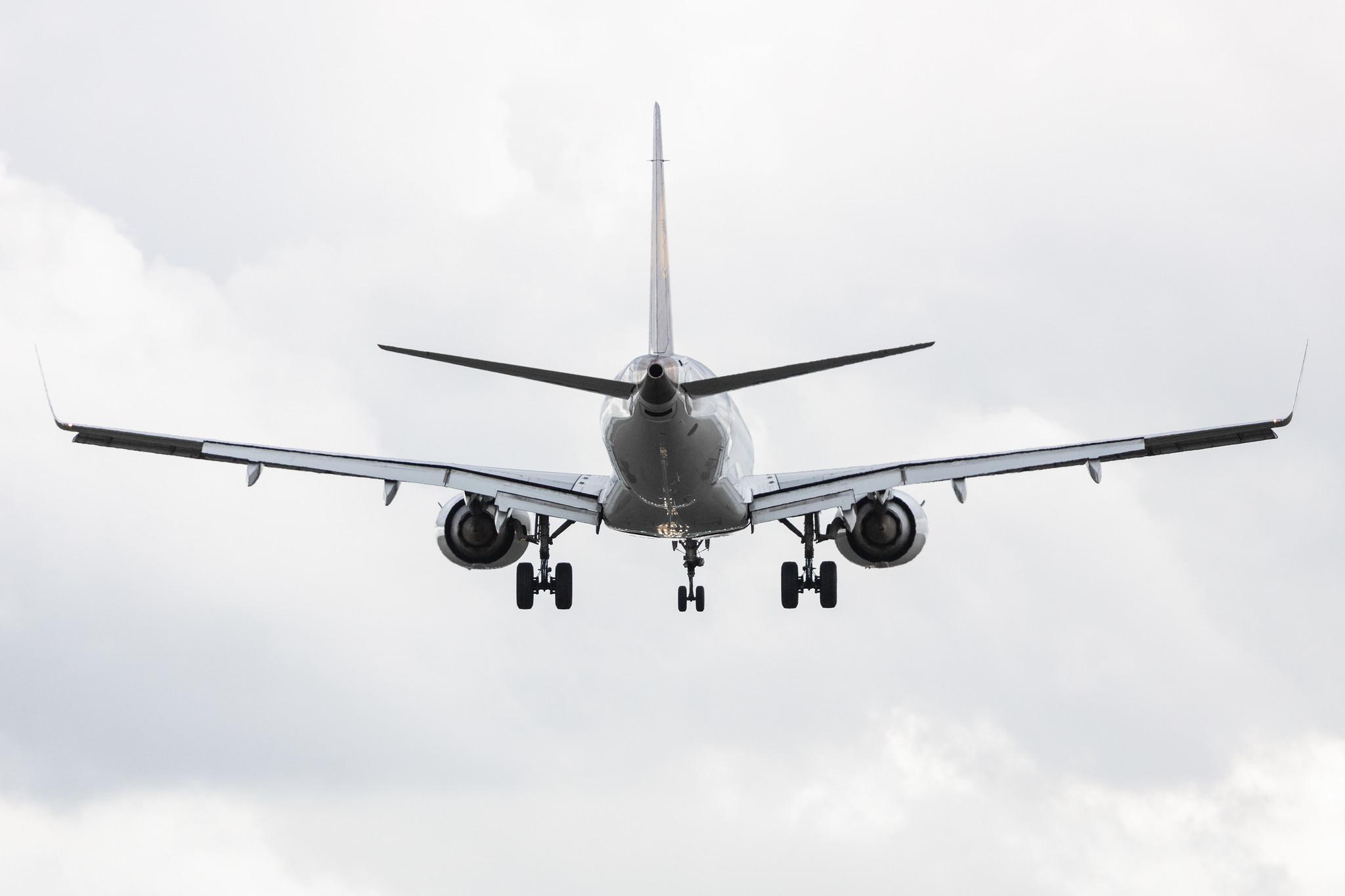 Hamburg Airport: Lufthansa (LH / DLH) | Operator: Lufthansa CityLine |  Embraer E190LR E190 | D-AECH | MSN 19000376