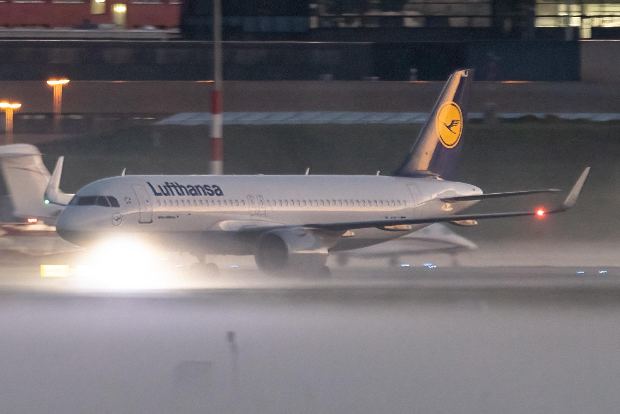 Hamburg Airport: Lufthansa (LH / DLH) |  Airbus A320-271N A20N | D-AINJ | MSN 7735