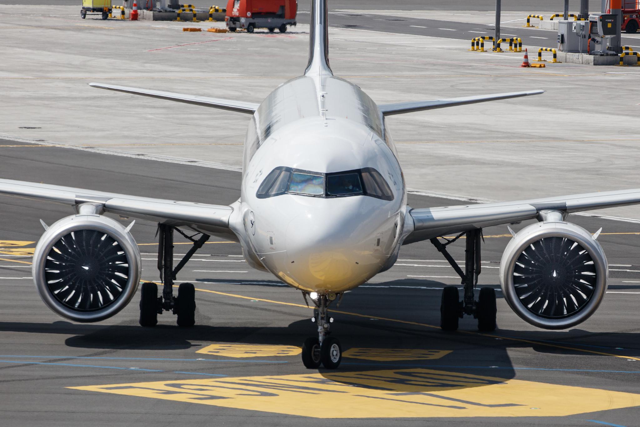 Hamburg Airport: Lufthansa (LH / DLH) |  Airbus A320-271N A20N | D-AIJD | MSN 10281