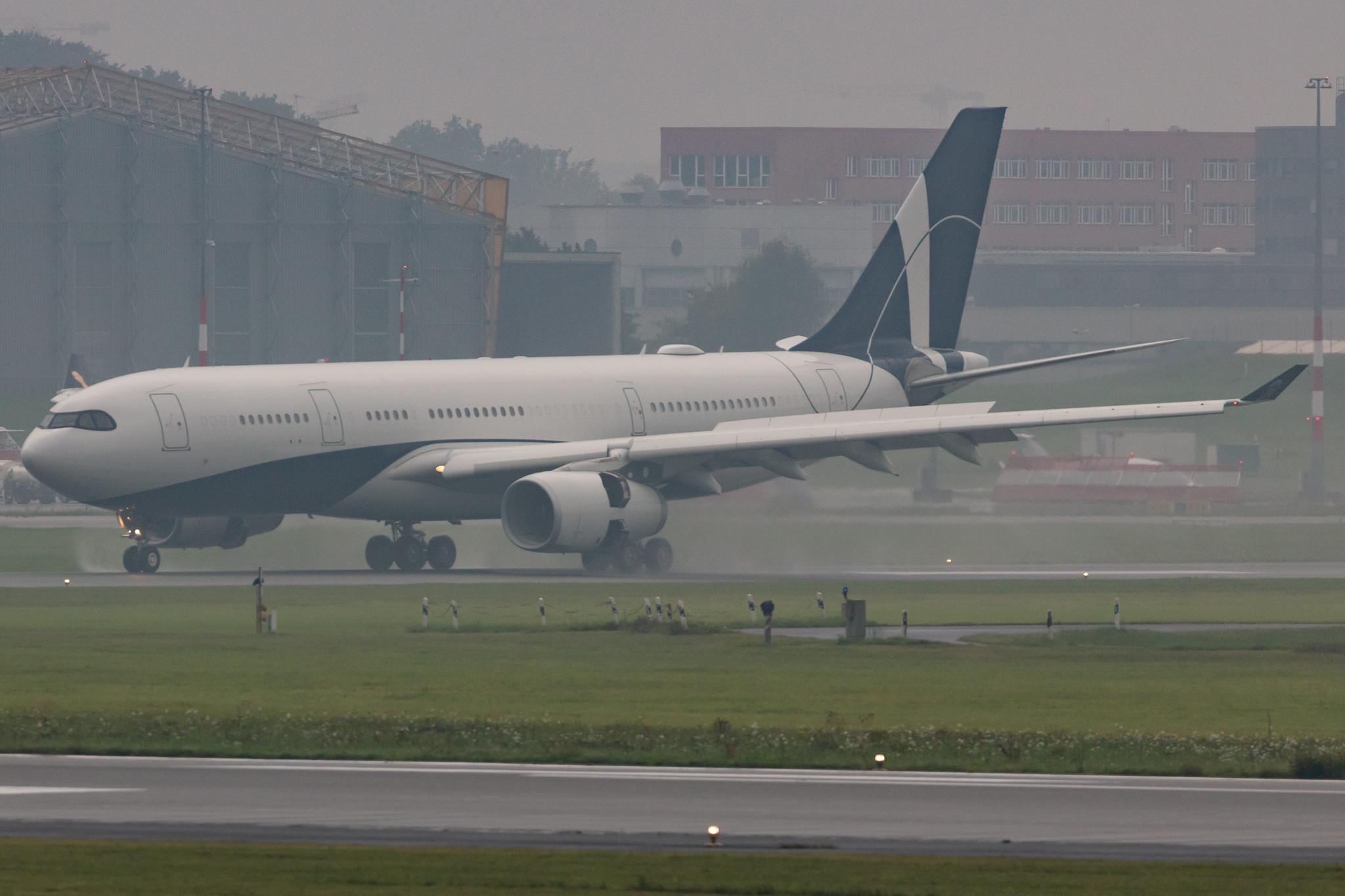 Hamburg Airport: Comlux Aruba (CS / CXB) |  Airbus A330-243 A332 | P4-MLO | MSN 0451