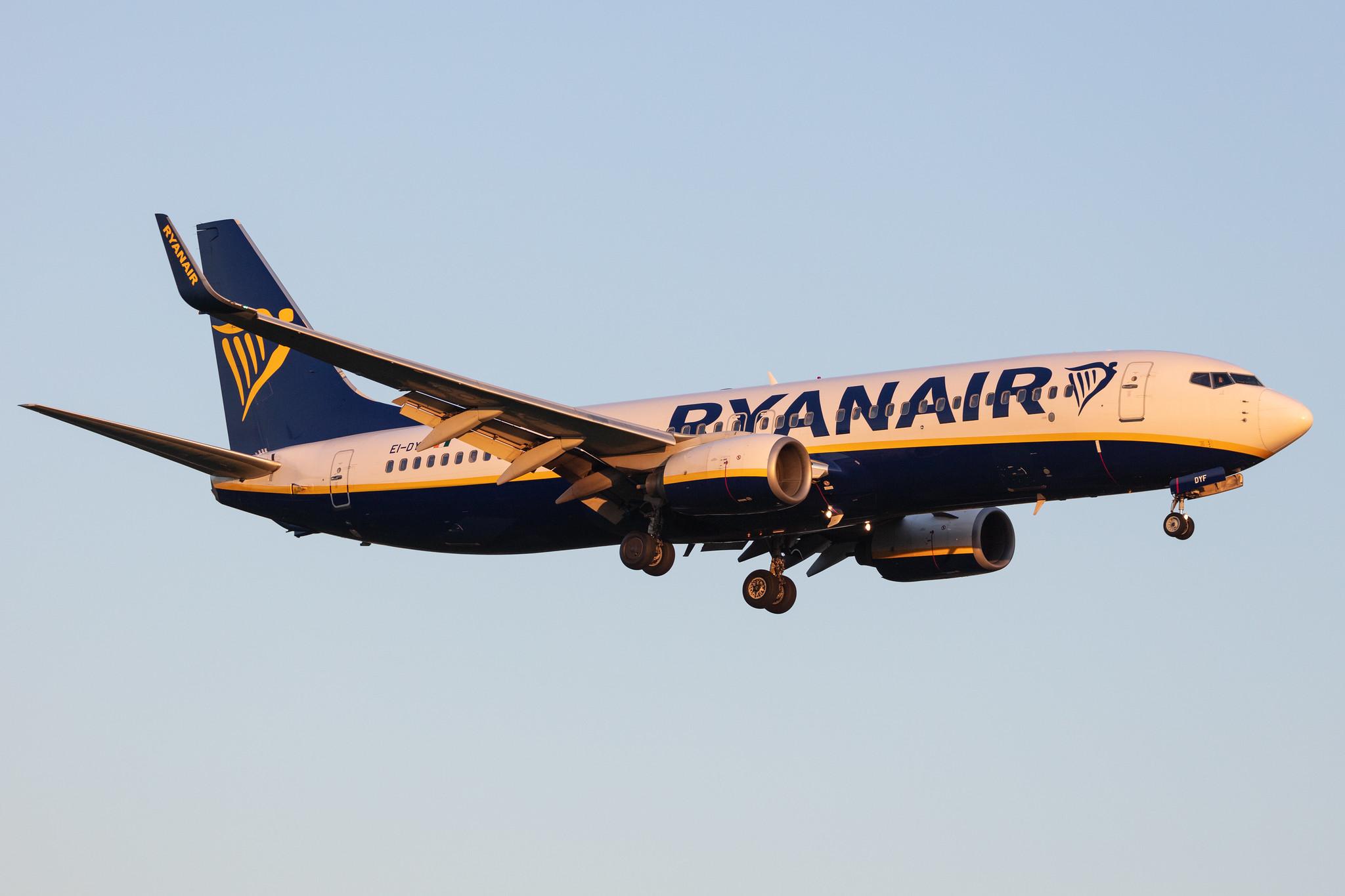 Hamburg Airport: Ryanair (FR / RYR) |  Boeing 737-8AS B738 | EI-DYF | MSN 36569