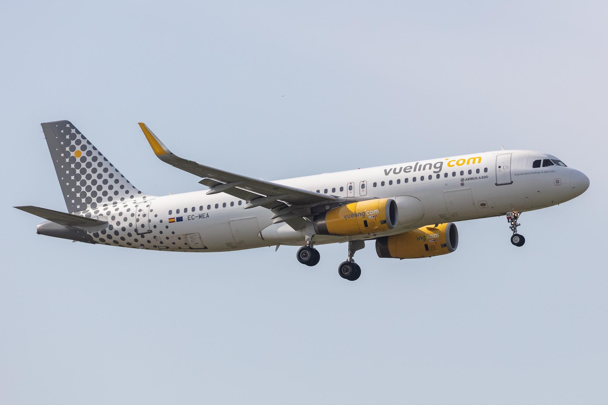 Amsterdam Schiphol: Vueling (VY / VLG) |  Airbus A320-232 A320 | EC-MEA | MSN 6400