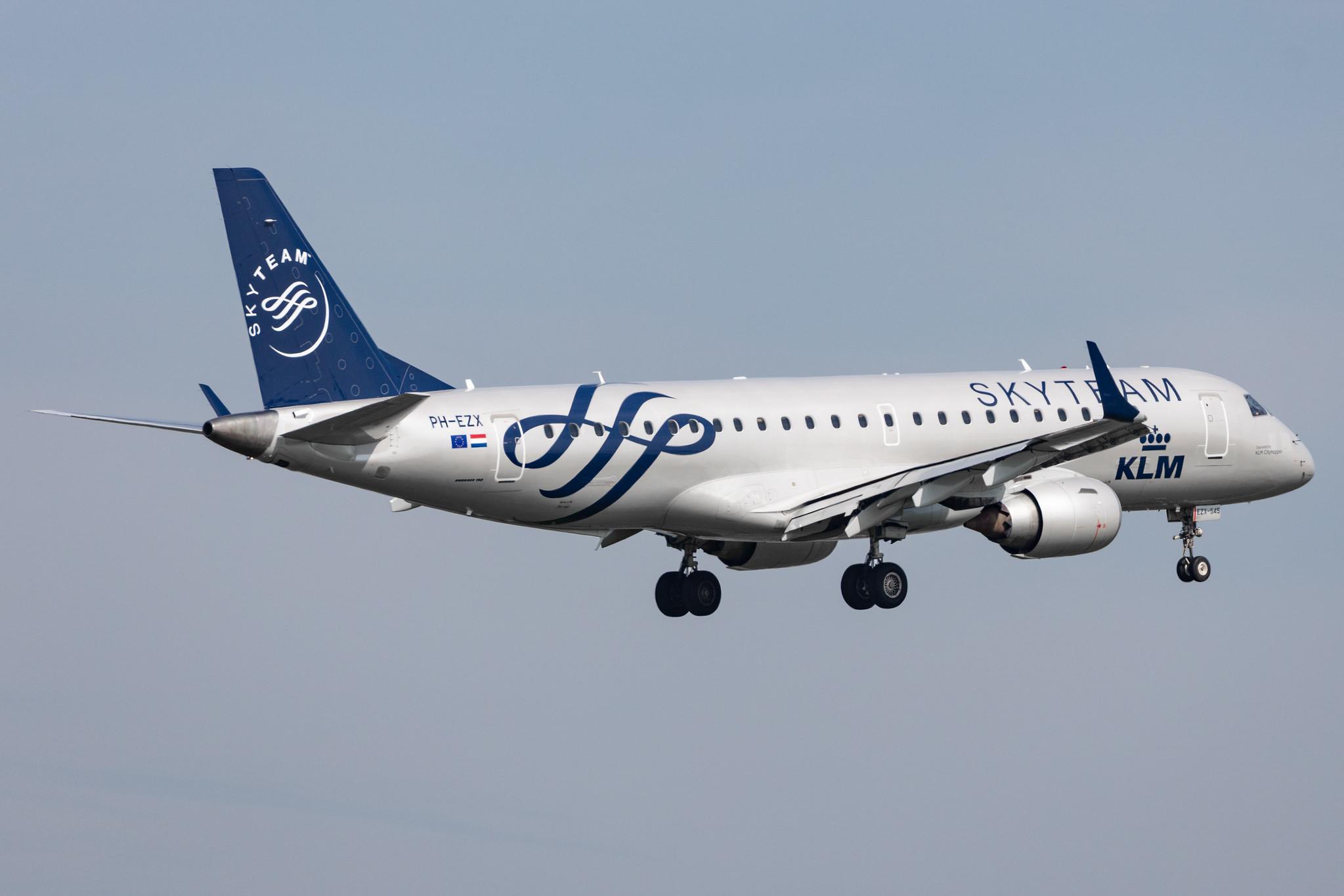 Amsterdam Schiphol: KLM (KL / KLM) |  Livery: SkyTeam Livery | Operator: KLM Cityhopper |  Embraer E190STD E190 | PH-EZX | MSN 19000545
