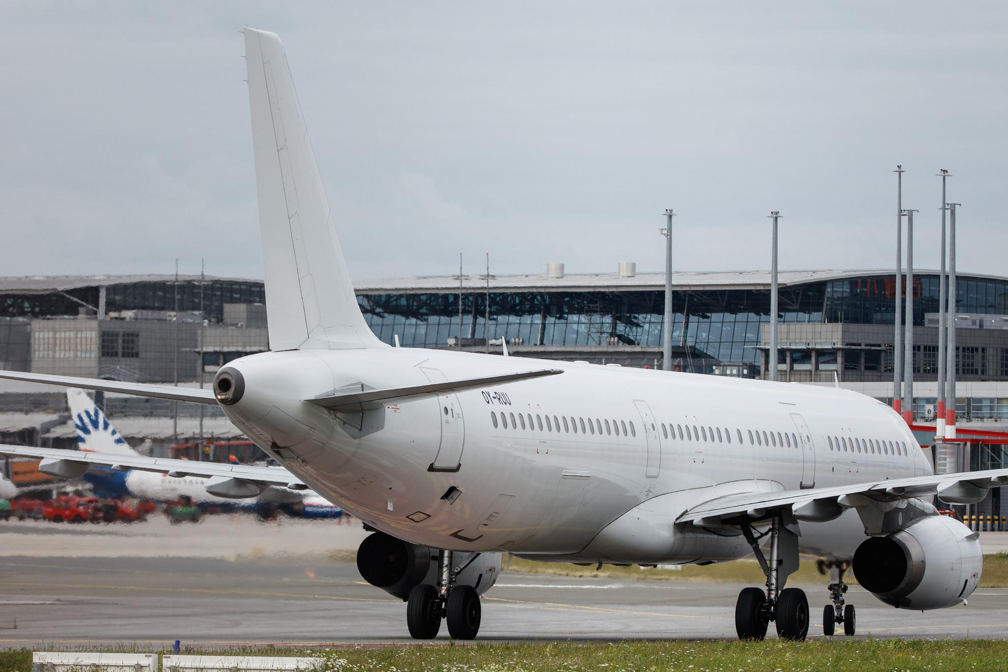 Hamburg Airport: Danish Air Transport (DX / DTR) | Operator: DAT |  Airbus A321-231 A321 | OY-RUU | MSN 0878