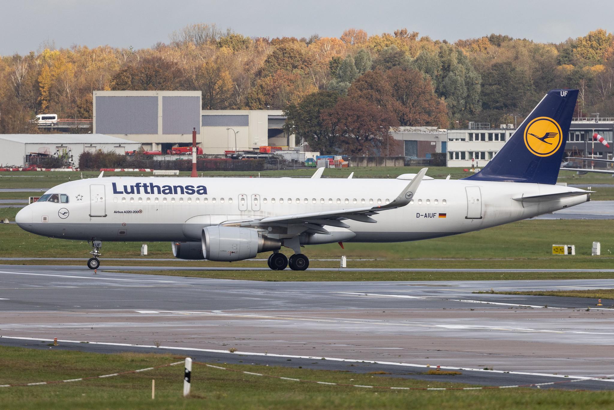 Hamburg Airport: Lufthansa (LH / DLH) |  Airbus A320-214 A320 | D-AIUF | MSN 6141
