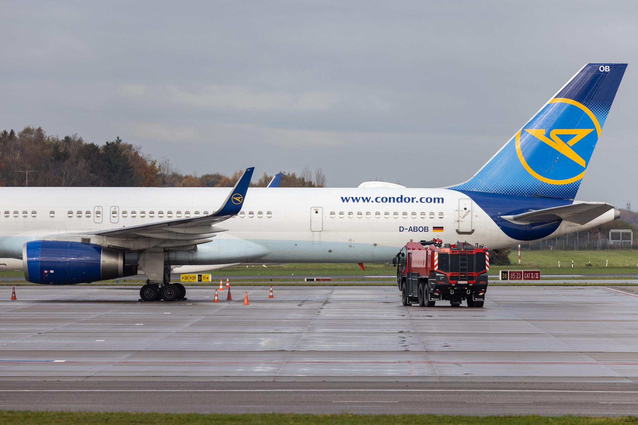 Hamburg Airport: Condor (DE / CFG) |  Boeing 757-330 B753 | D-ABOB | MSN 29017