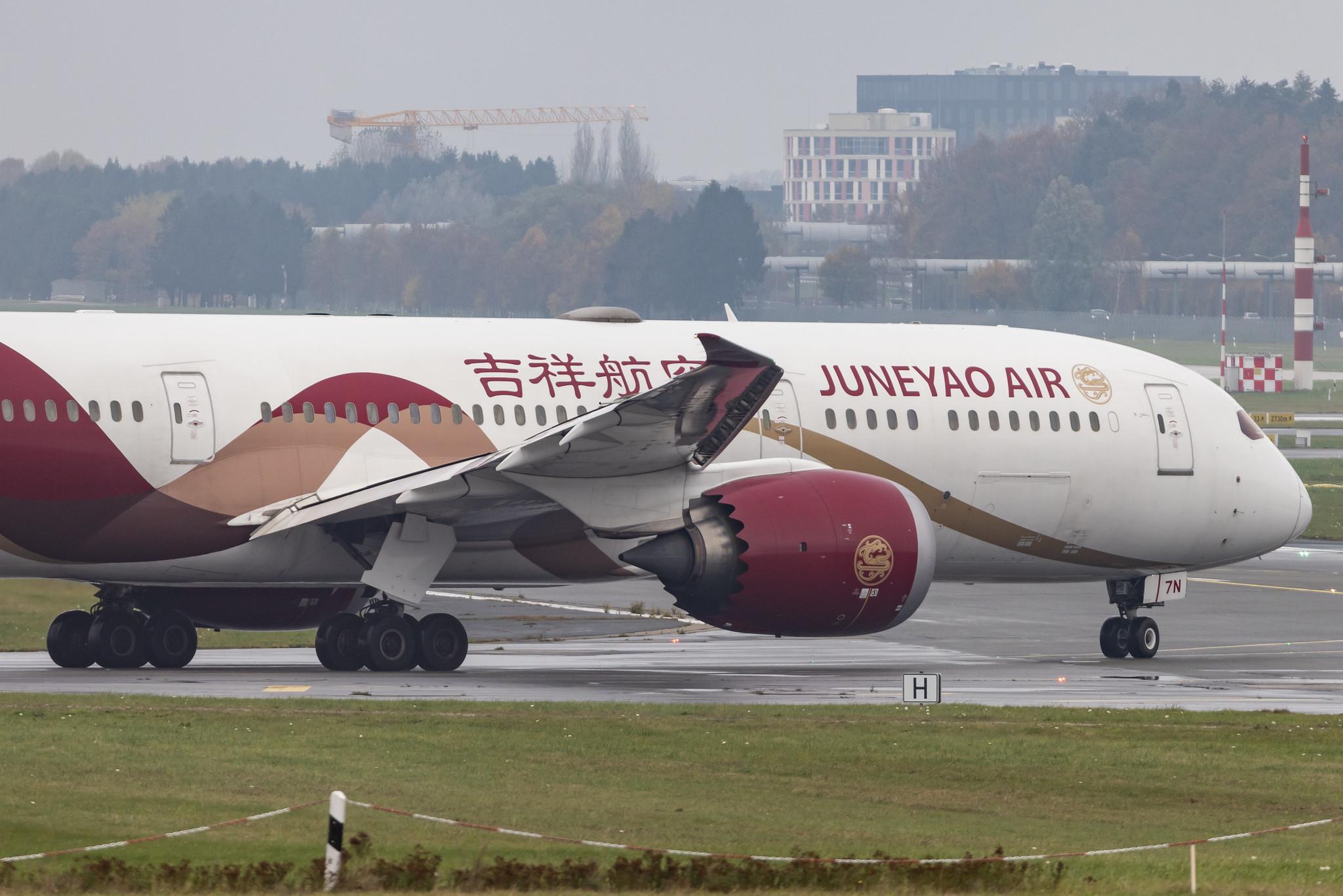 Hamburg Airport: Juneyao Air (HO / DKH) |  Livery: Chinese Silk Ribbon Livery |  Boeing 787-9 Dreamliner B789 | B-207N | MSN 64313