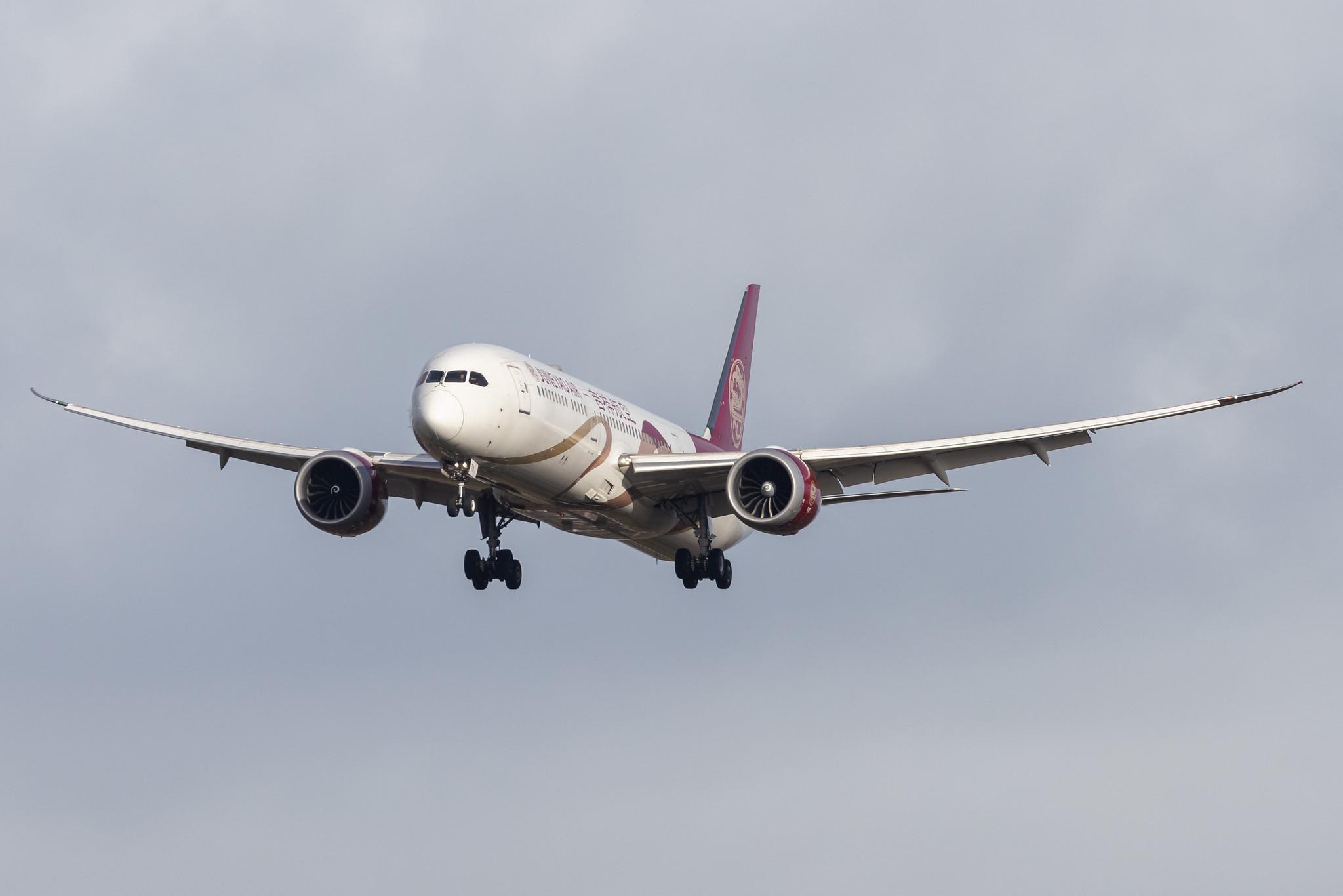 Hamburg Airport: Juneyao Air (HO / DKH) |  Livery: Chinese Silk Ribbon Livery |  Boeing 787-9 Dreamliner B789 | B-207N | MSN 64313