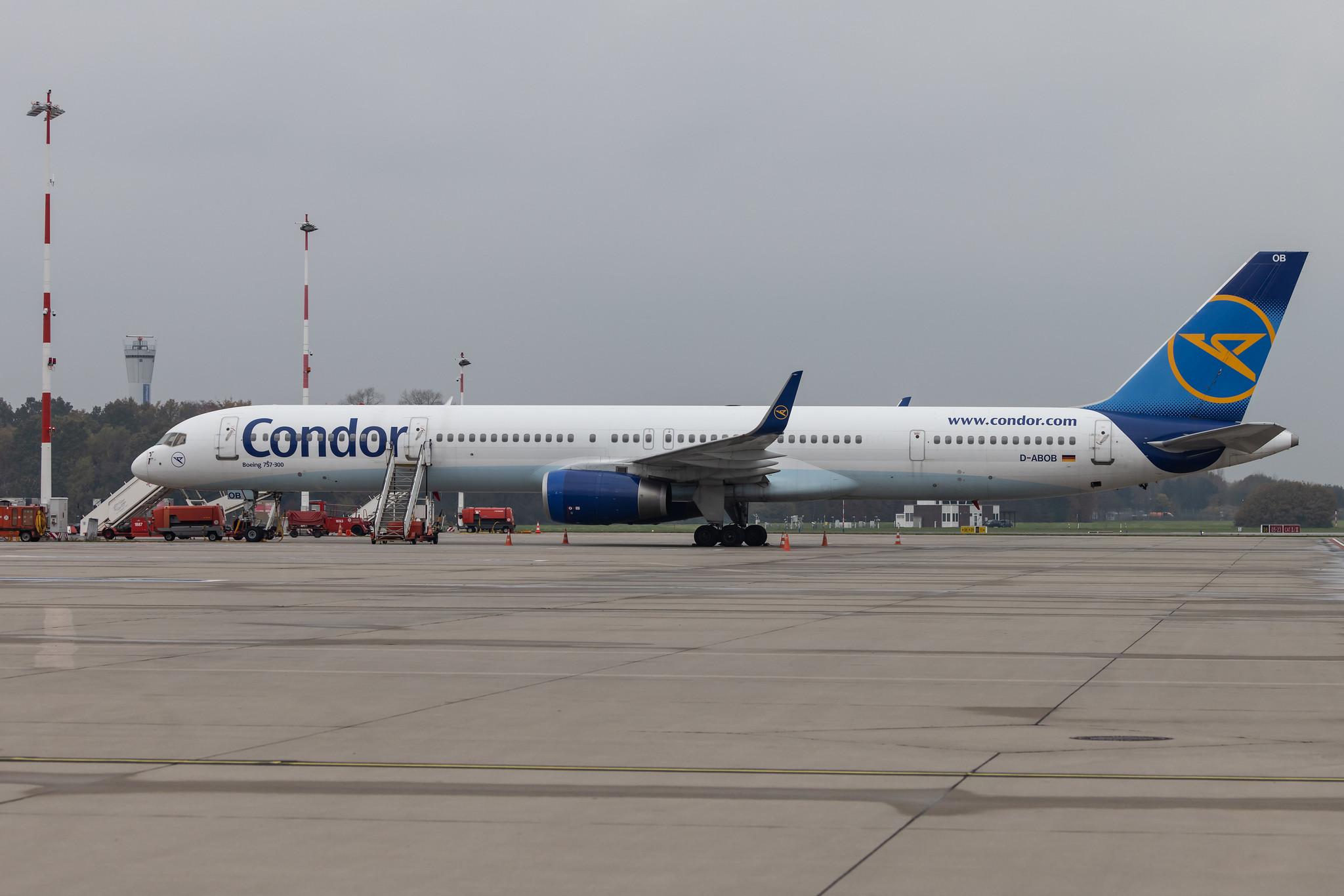 Hamburg Airport: Condor (DE / CFG) |  Boeing 757-330 B753 | D-ABOB | MSN 29017