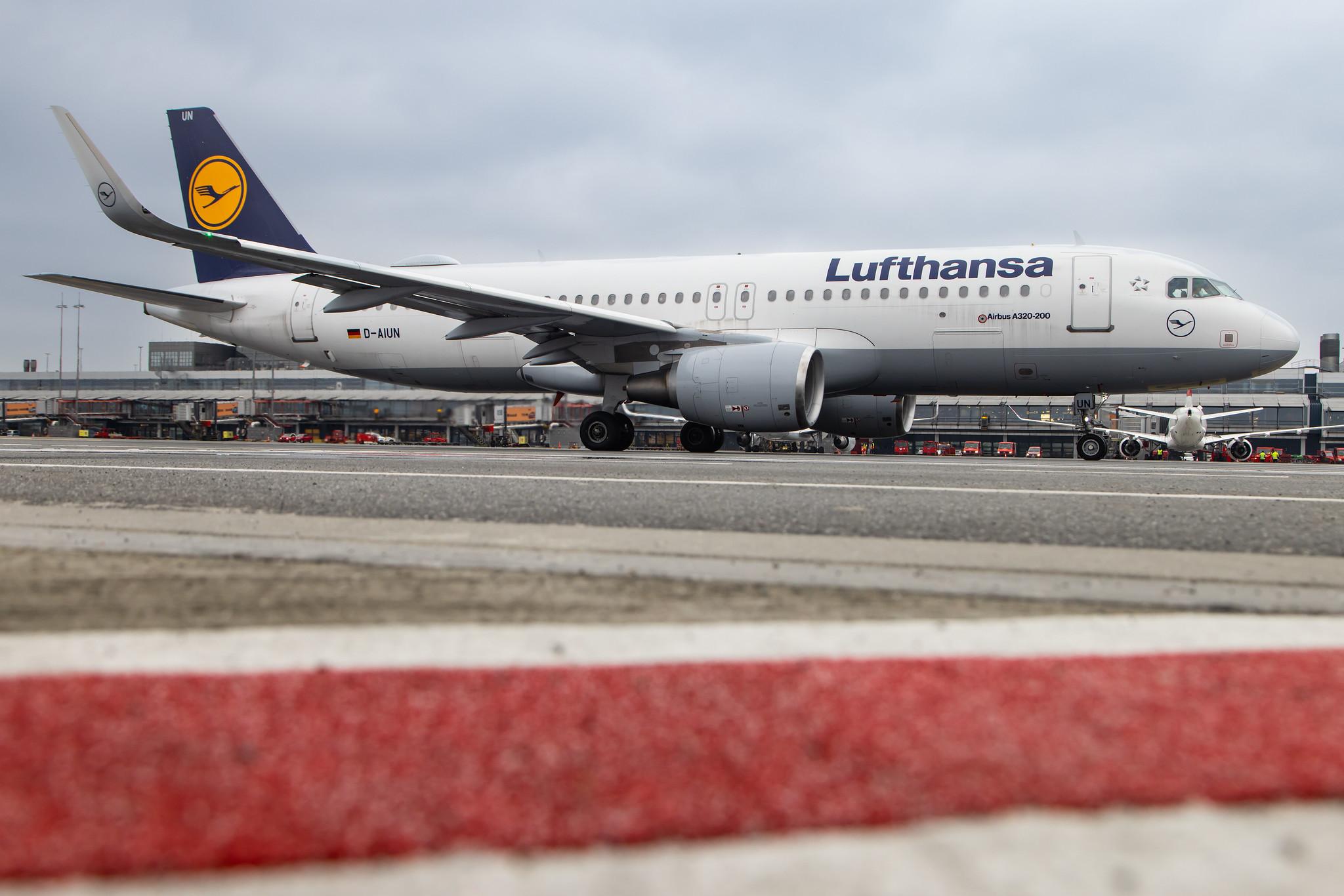 Hamburg Airport: Lufthansa (LH / DLH) |  Airbus A320-214 A320 | D-AIUN | MSN 6549