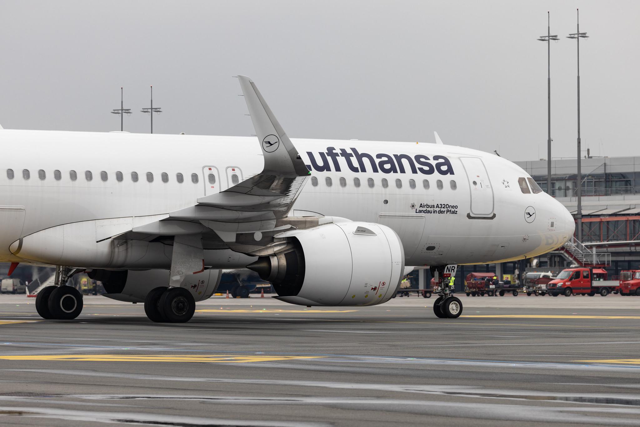 Hamburg Airport: Lufthansa (LH / DLH) |  Airbus A320-271N A20N | D-AINR | MSN 8725