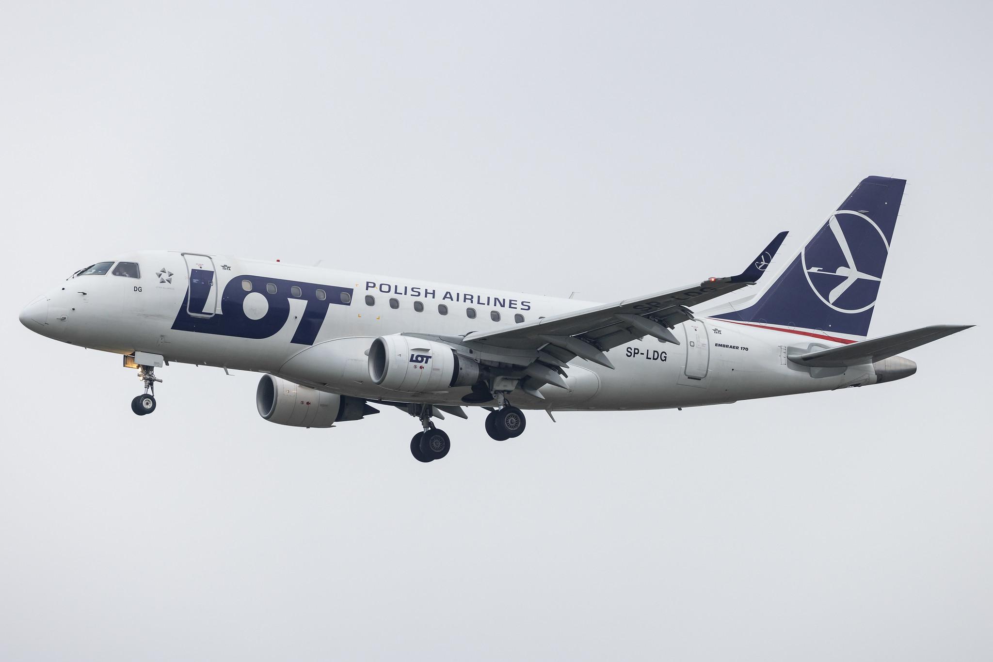 Hamburg Airport: LOT (LO / LOT) |  Embraer E170STD E170 | SP-LDG | MSN 17000065