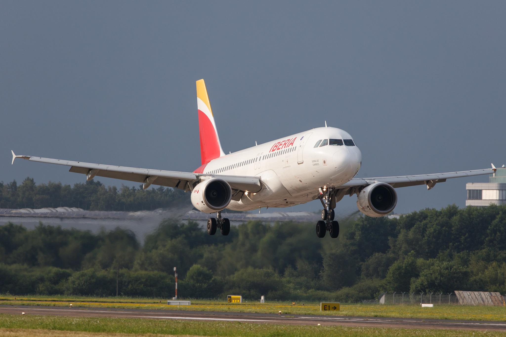 Hamburg Airport: Iberia (IB / IBE) |  Airbus A320-214 A320 | EC-ILS | MSN 1809