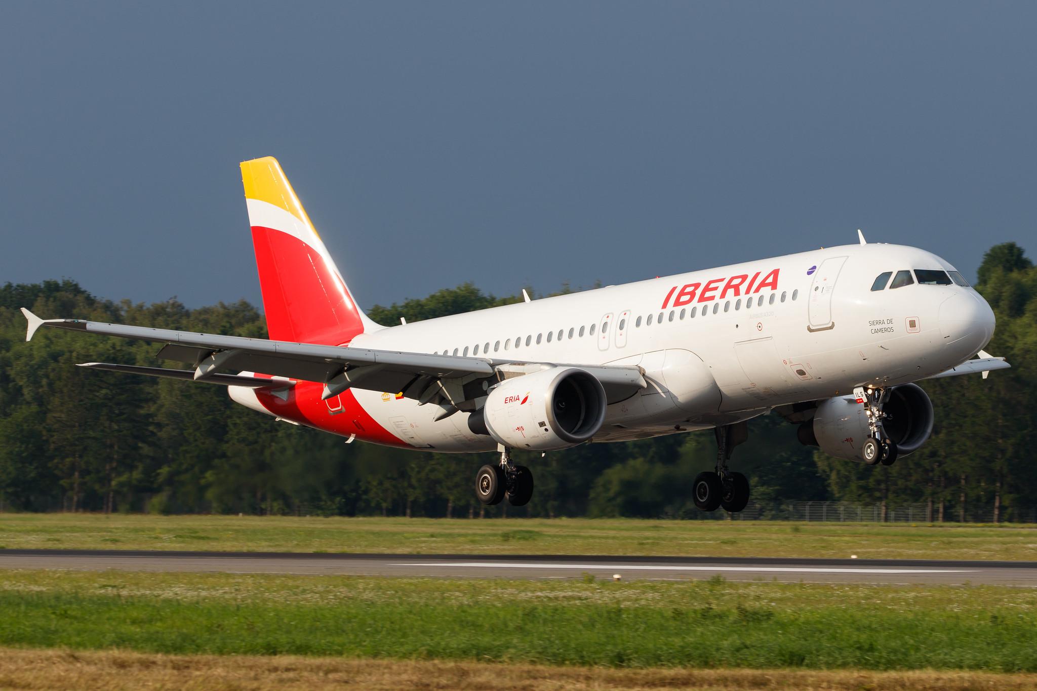 Hamburg Airport: Iberia (IB / IBE) |  Airbus A320-214 A320 | EC-ILS | MSN 1809