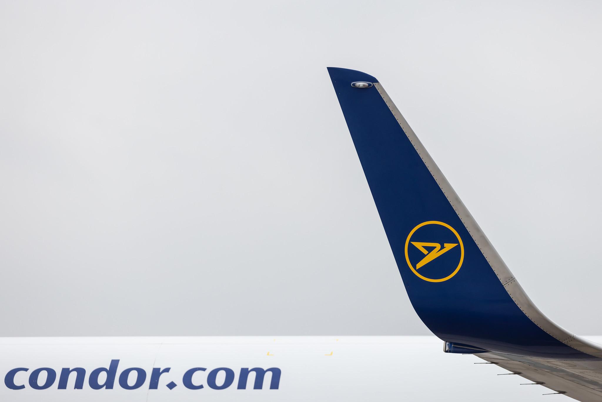 Hamburg Airport: Condor (DE / CFG) |  Boeing 757-330 B753 | D-ABOB | MSN 29017