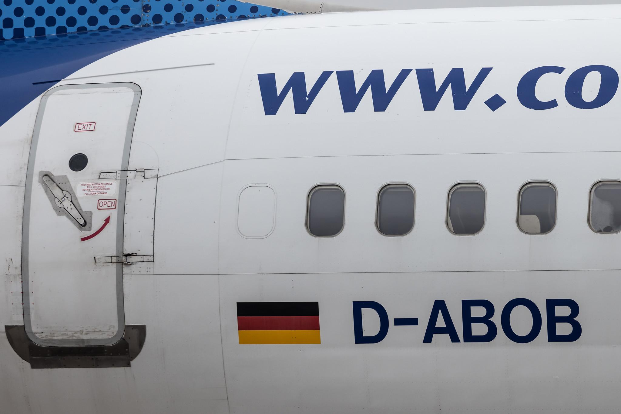 Hamburg Airport: Condor (DE / CFG) |  Boeing 757-330 B753 | D-ABOB | MSN 29017