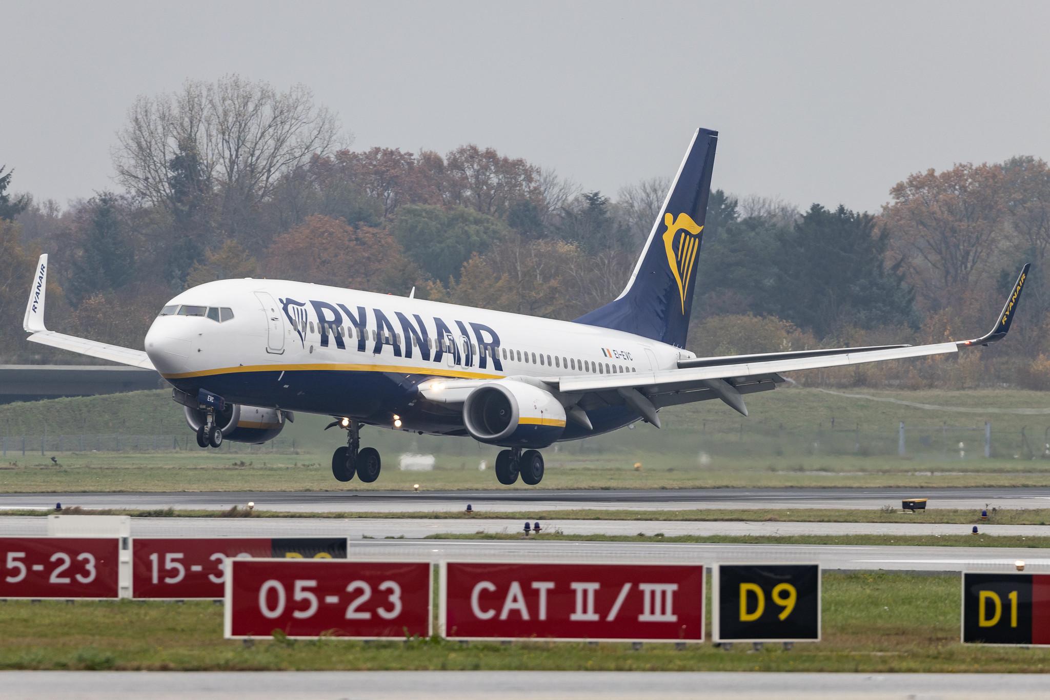 Hamburg Airport: Ryanair (FR / RYR) |  Boeing 737-8AS B738 | EI-EVC | MSN 40286