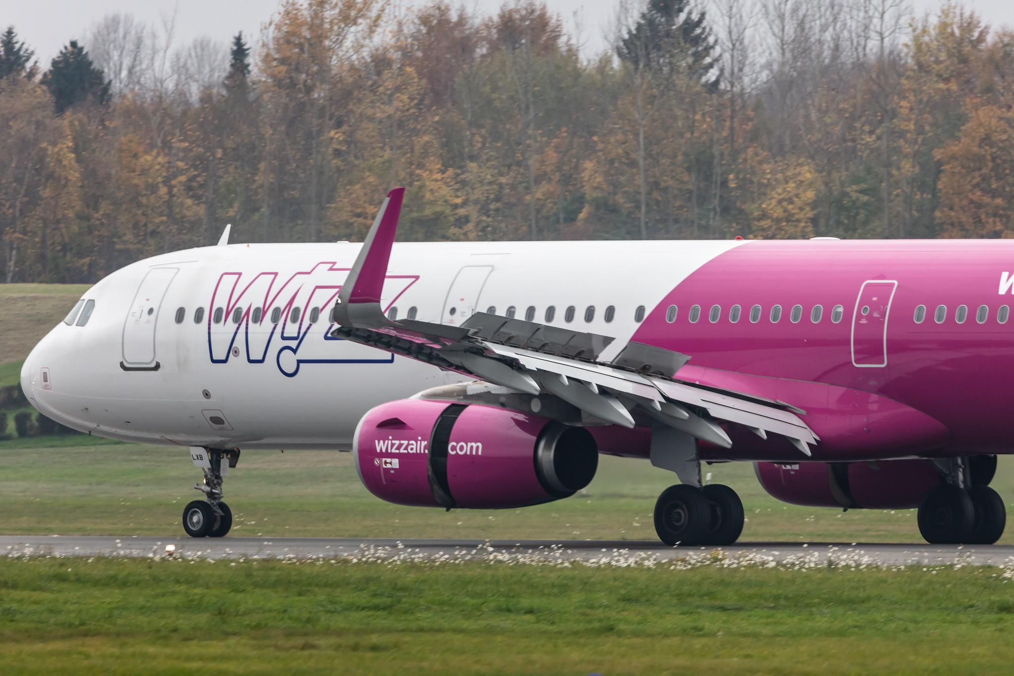 Hamburg Airport: Wizz Air (W6 / WZZ) |  Airbus A321-231 A321 | HA-LXB | MSN 6910