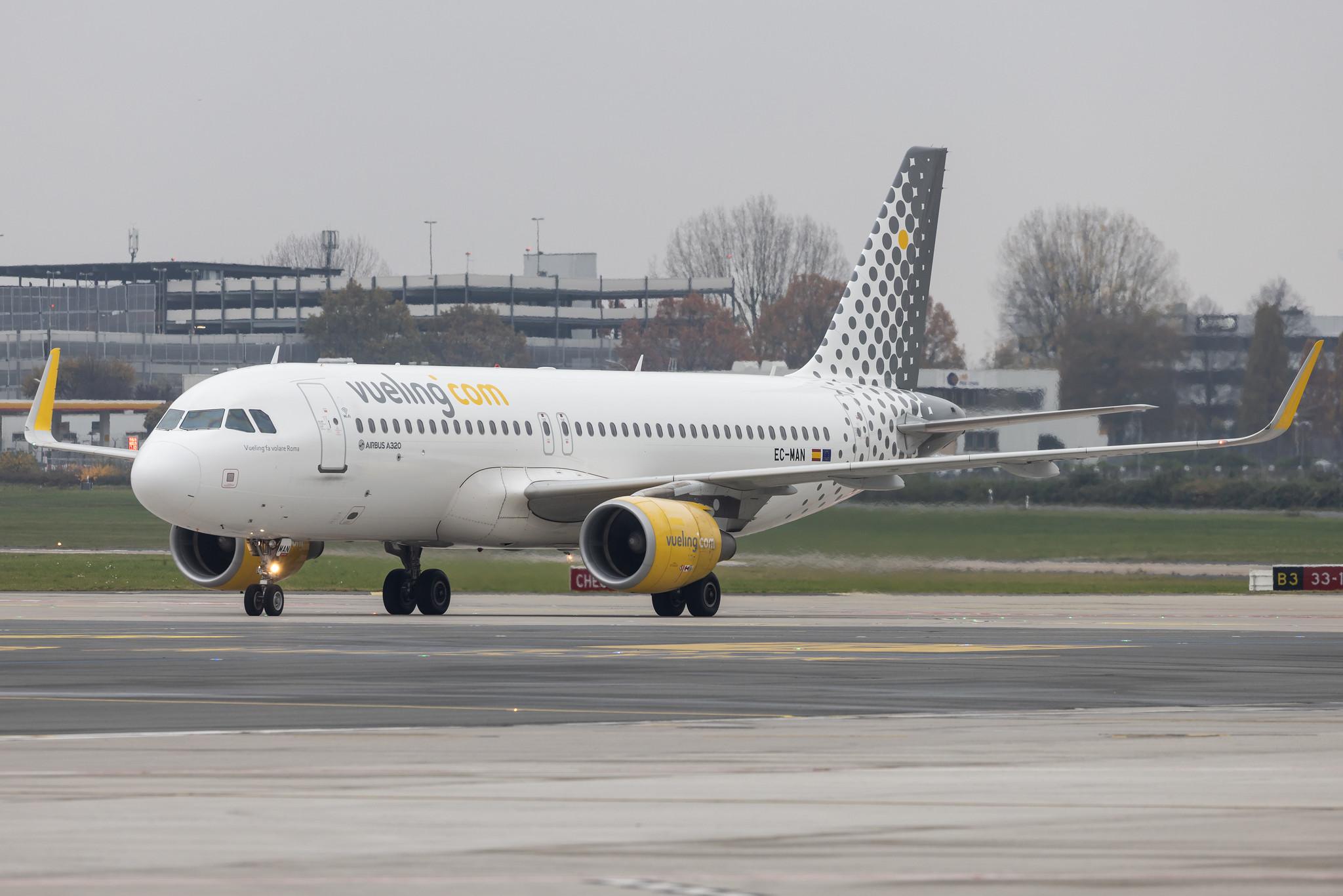 Hamburg Airport: Vueling (VY / VLG) |  Airbus A320-214 A320 | EC-MAN | MSN 6079