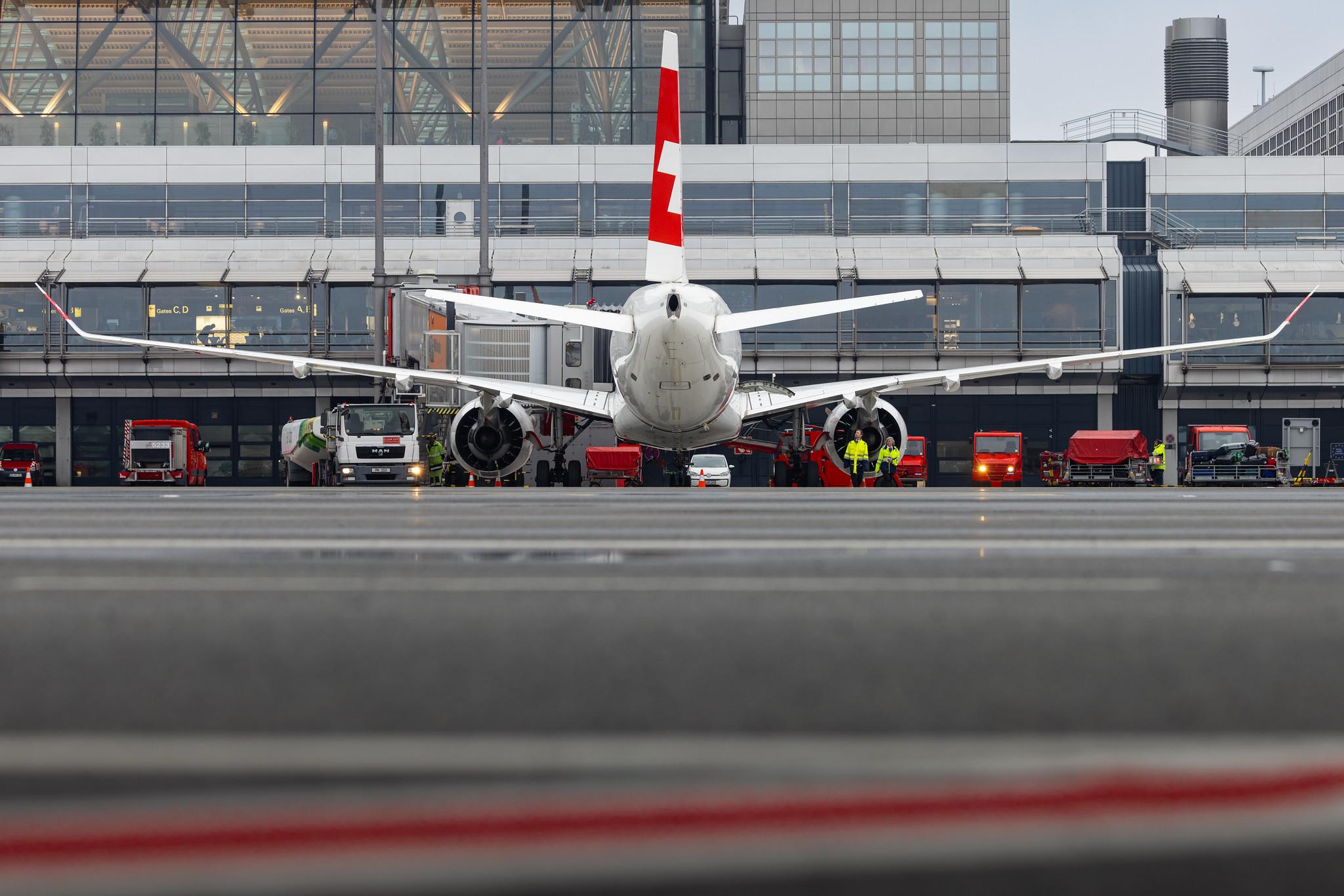 Hamburg Airport: Swiss (LX / SWR) |  Airbus A220-300 BCS3 | HB-JCN | MSN 55032
