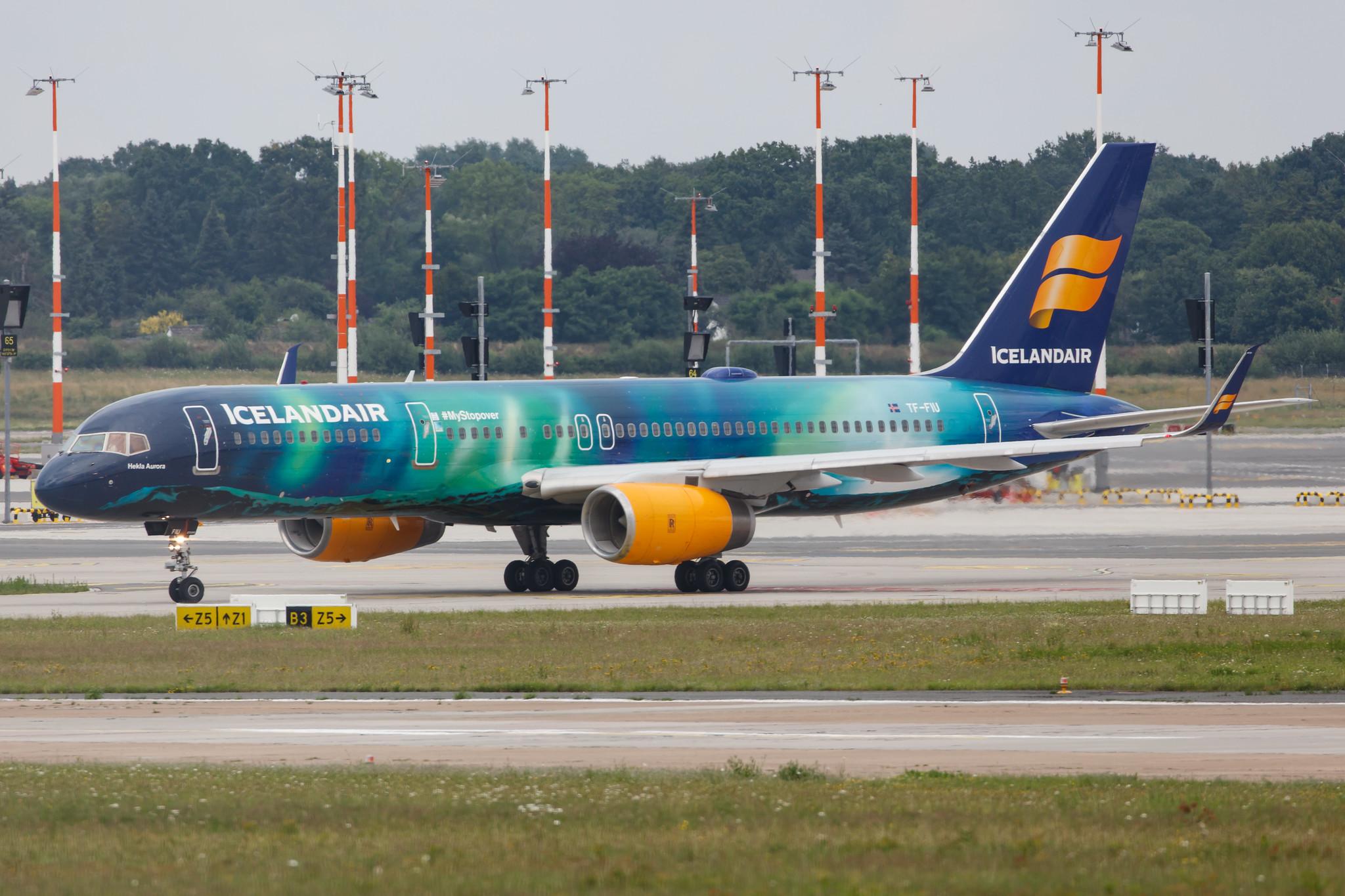 Hamburg Airport: Icelandair (FI / ICE) |  Livery: Aurora Borealis Livery |  Boeing 757-256 B752 | TF-FIU | MSN 26243