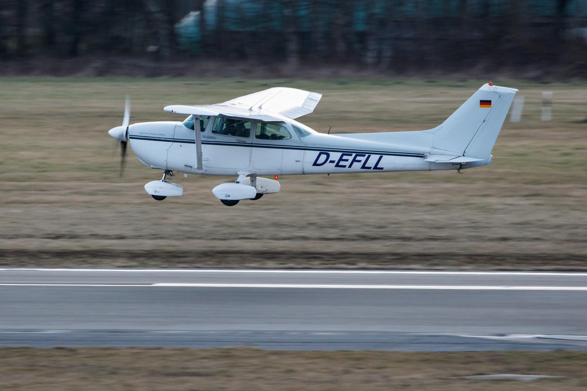 Hamburg Airport: Private owner |  Cessna 172P Skyhawk C172 | D-EFLL | MSN 172-75489