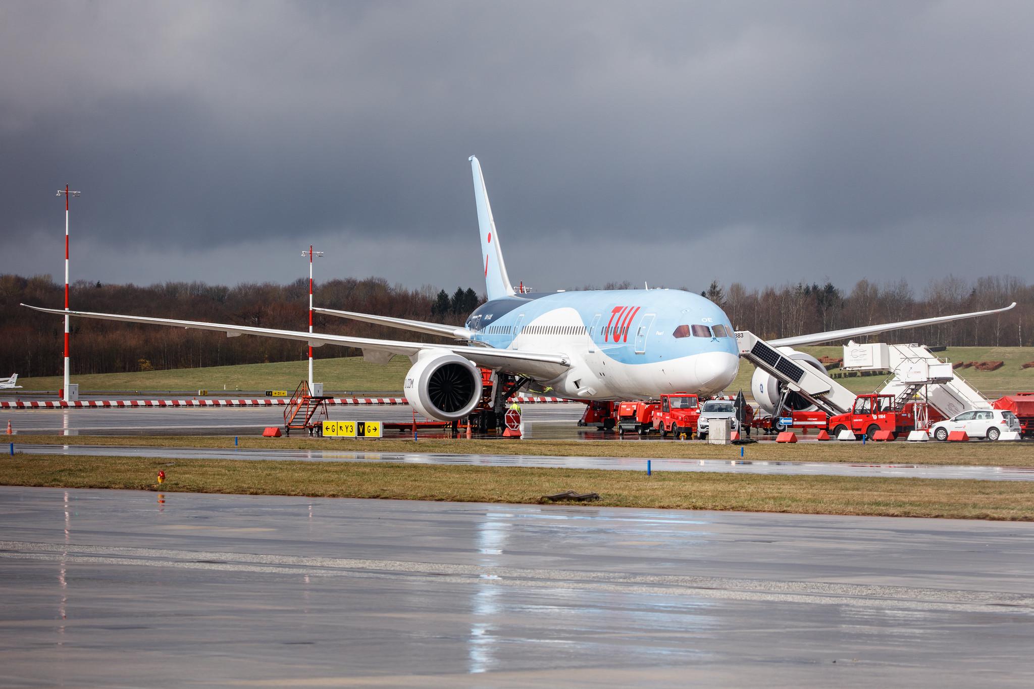 Hamburg Airport: TUI (X3 / TUI) | Operator: TUIfly Belgium |  Boeing 787-8 Dreamliner B788 | OO-LOE | MSN 36426