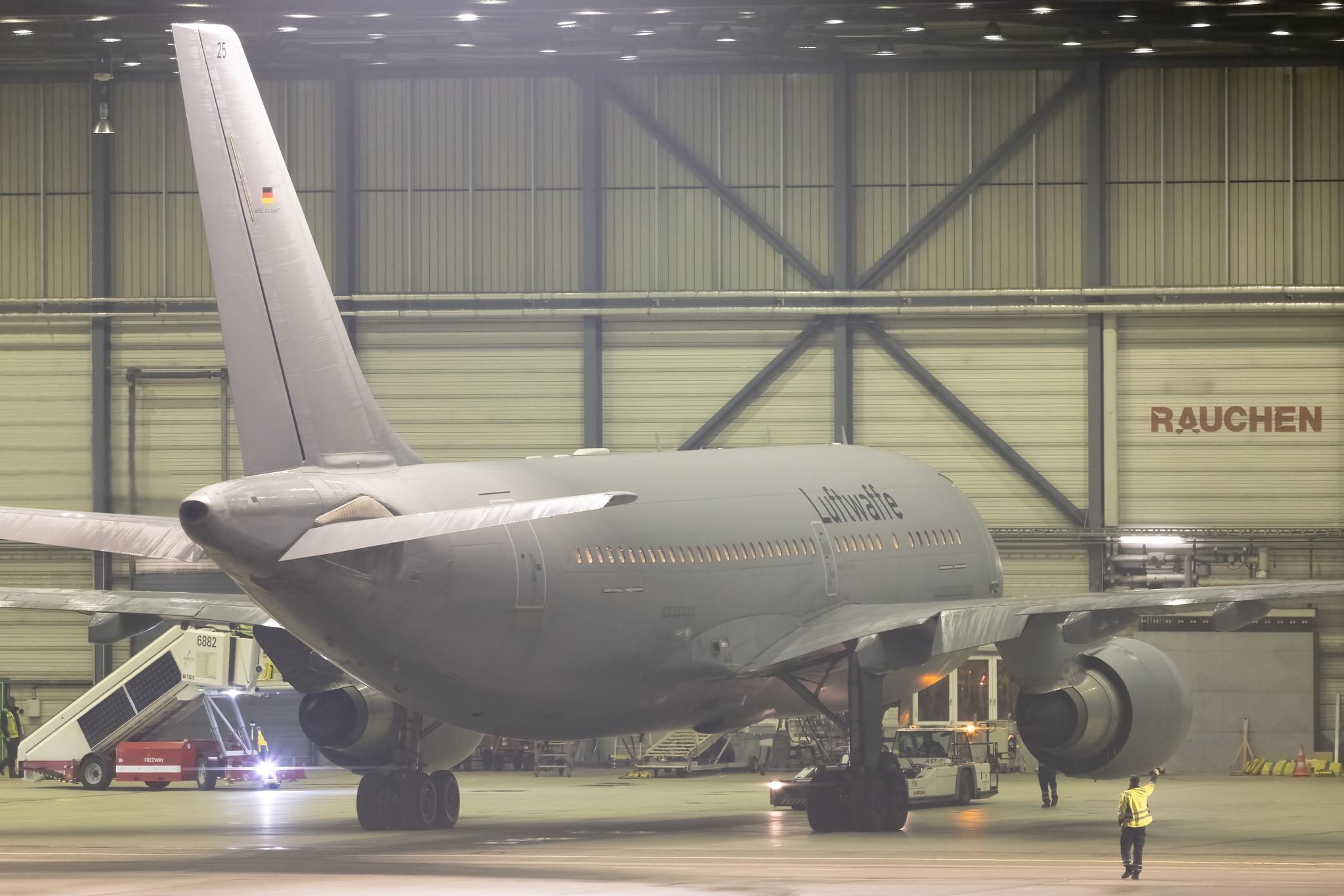 Hamburg Airport:  German Air Force (/ GAF) | Airbus A310-304 MRTT A310 | 10+25 | MSN 484