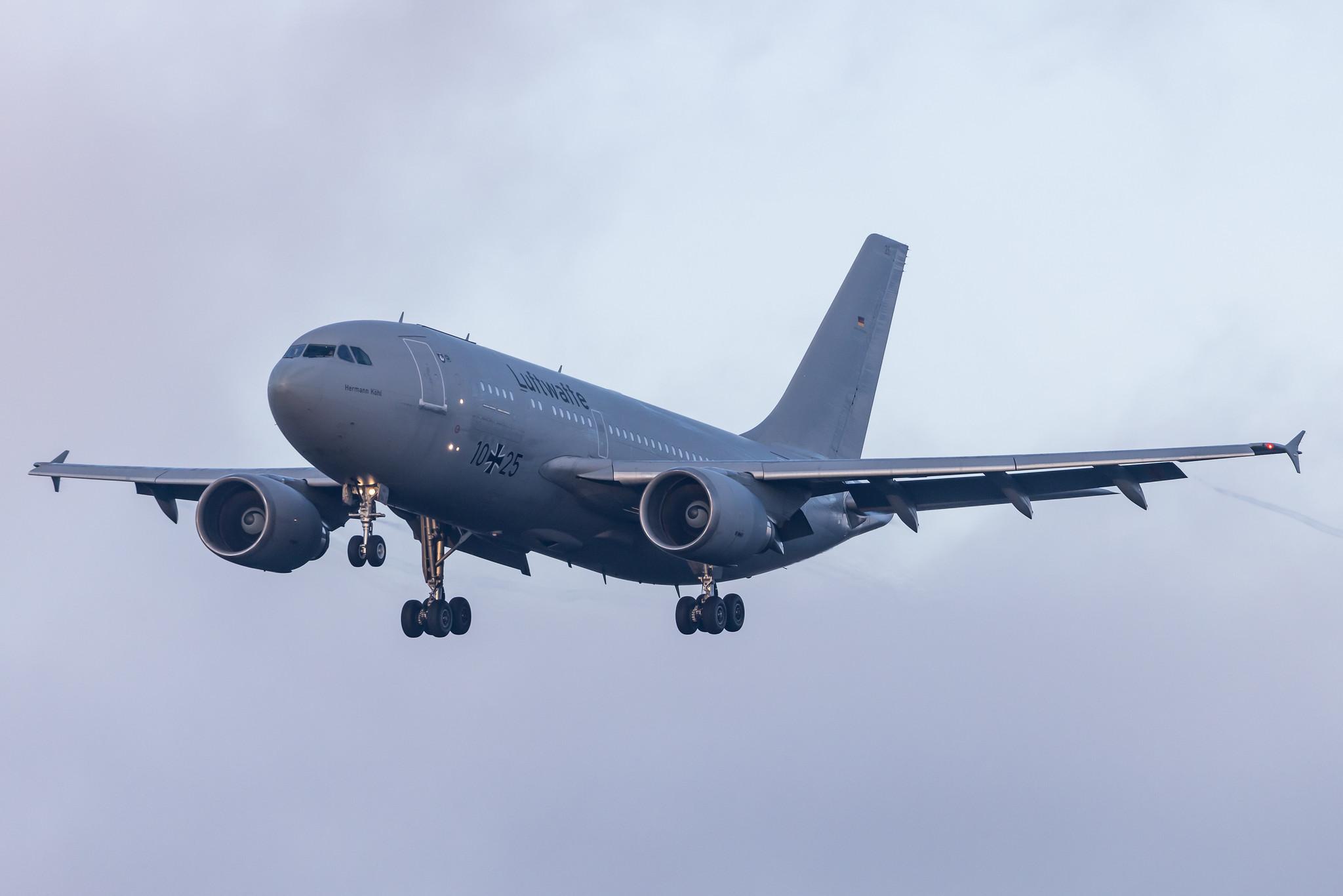 Hamburg Airport:  German Air Force (/ GAF) | Airbus A310-304 MRTT A310 | 10+25 | MSN 484