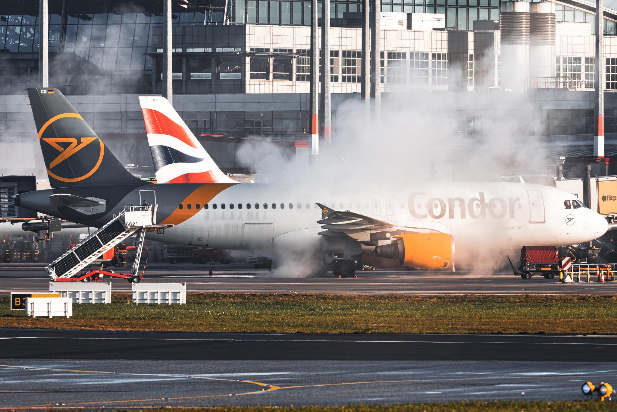 Hamburg Airport: Condor (DE / CFG) |  Airbus A320-212 A320 | D-AICD | MSN 0884